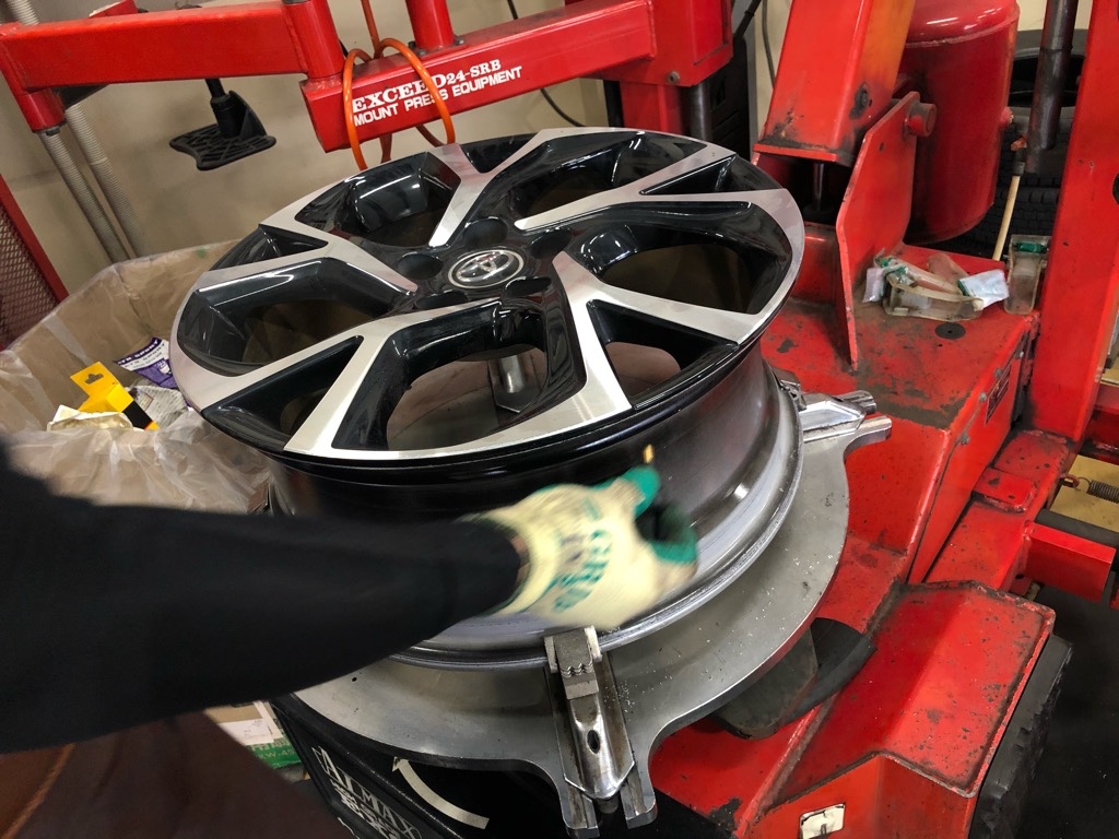 トヨタ C-HR 225/50R18 タイヤ交換 | トヨタ C-HR タイヤ | 作業