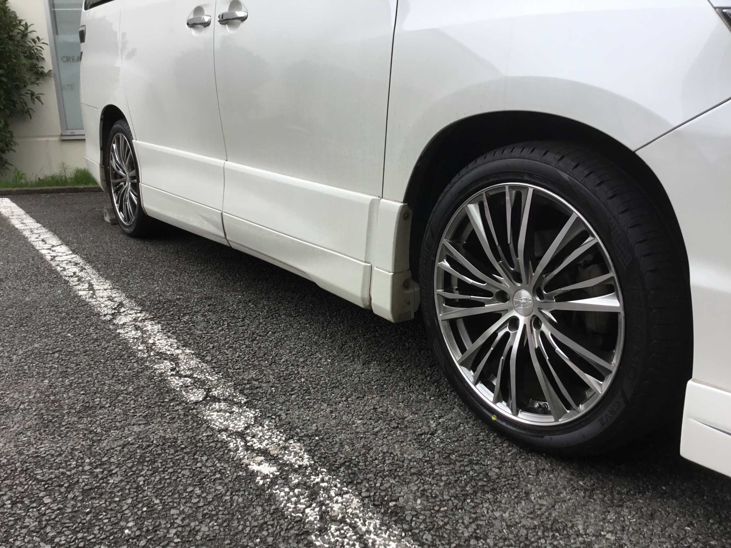 ヴェルファイア 4本交換 トヨタ ヴェルファイア タイヤ サービス事例 タイヤ館 平塚 神奈川県のタイヤ、カー用品ショップ タイヤからはじまる、トータルカーメンテナンス タイヤ