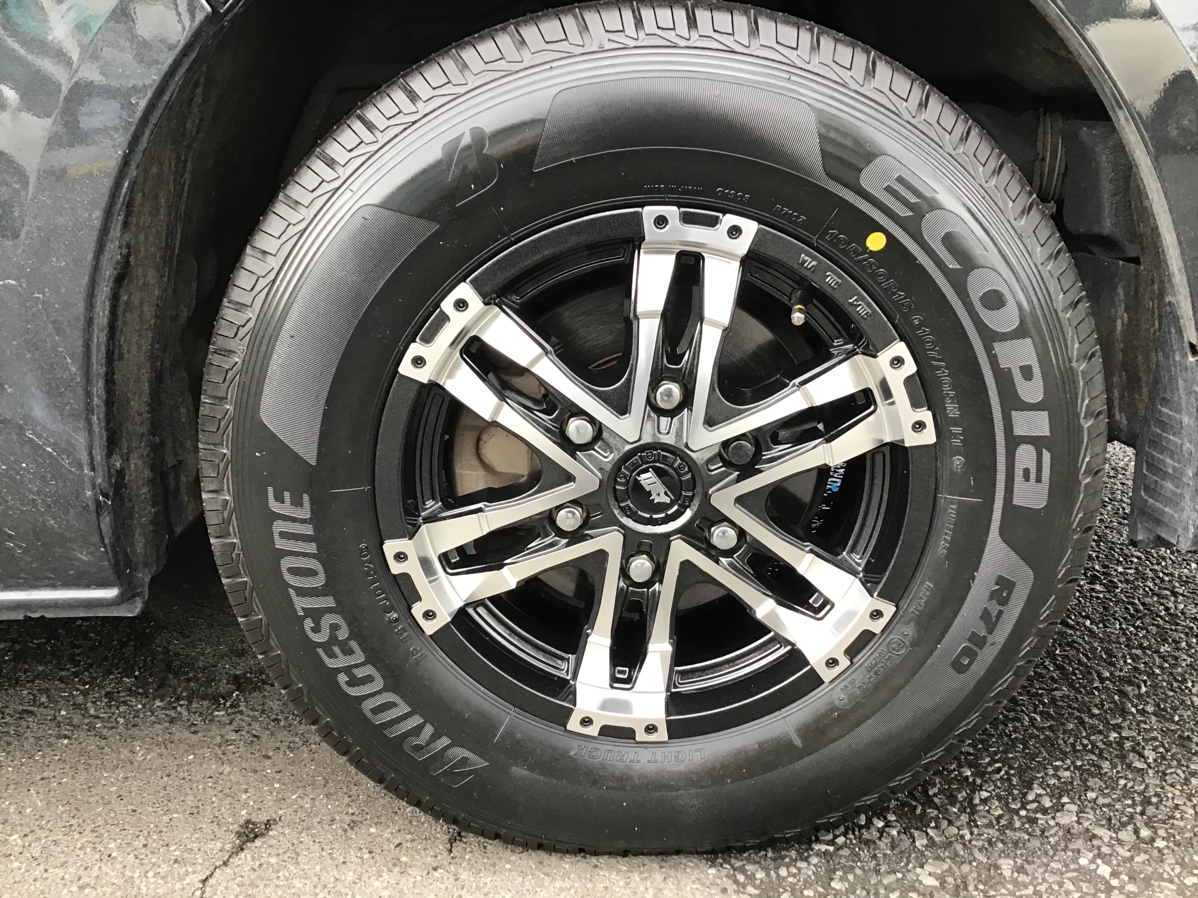 ハイエース 純正タイヤ ホイル付き 4本セット着払い （DUNLOP