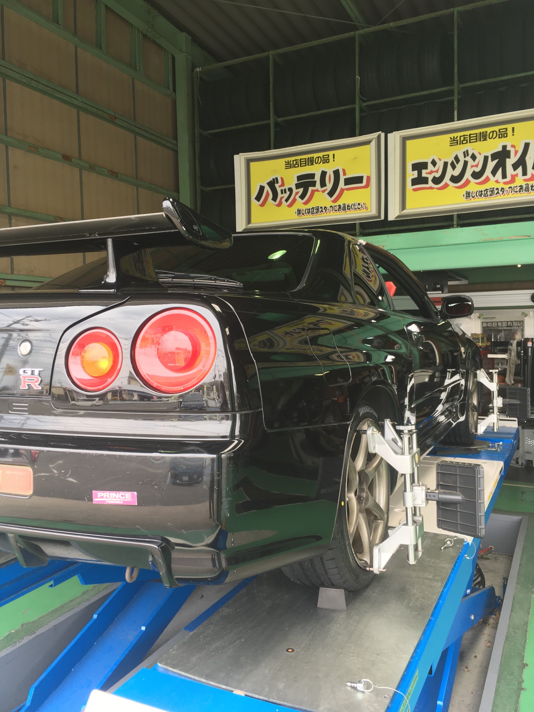 ニッサン スカイラインＲ３４ＧＴ-Ｒ タイヤ交換、アライメント調整