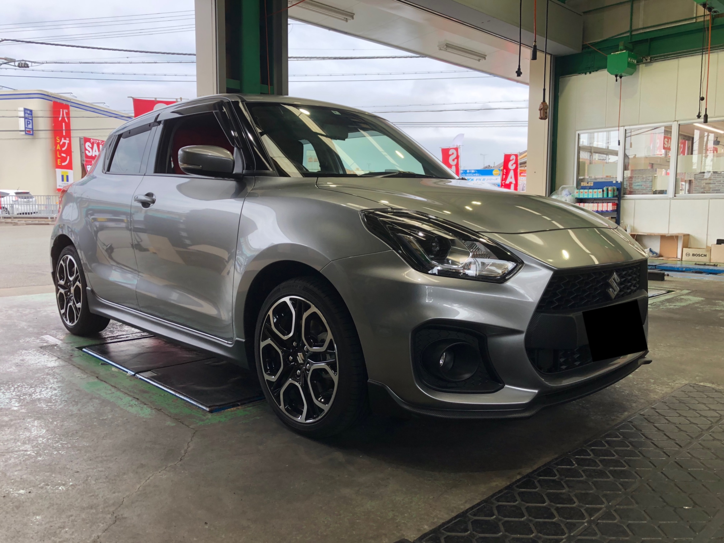 ZC33S型スイフトスポーツ エアロ取り付け(^^)/ | スズキ スイフト スポーツ パーツ取付 > 各種用品取付 | サービス事例 | タイヤ館  加古川中央 | 兵庫県のタイヤ、カー用品ショップ タイヤからはじまる、トータルカーメンテナンス タイヤ館グループ