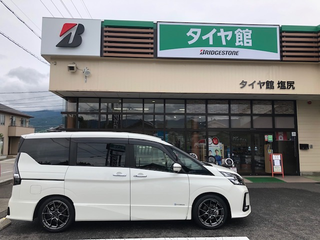 C27 セレナ インチアップで自分好みに 日産 セレナe Power タイヤ タイヤ ホイール関連 タイヤ ホイール交換 スタッフ日記 タイヤ館 塩尻 タイヤからはじまる トータルカーメンテナンス タイヤ館グループ