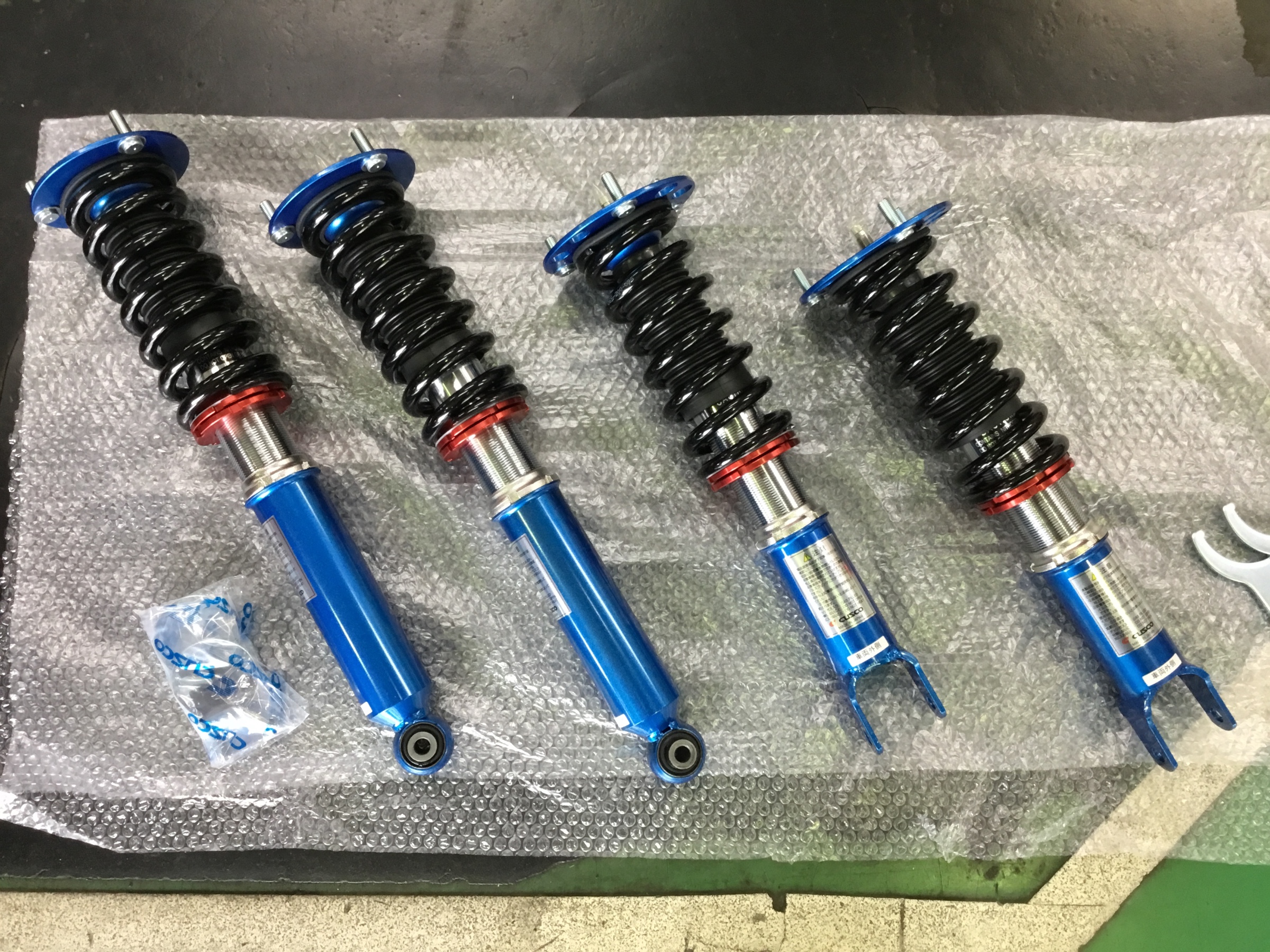 Rx 7 Fd3s 車高調サスキット アルミホイール お取り付け作業 スタッフ日記 タイヤ館 川口 タイヤからはじまる トータルカーメンテナンス タイヤ館グループ