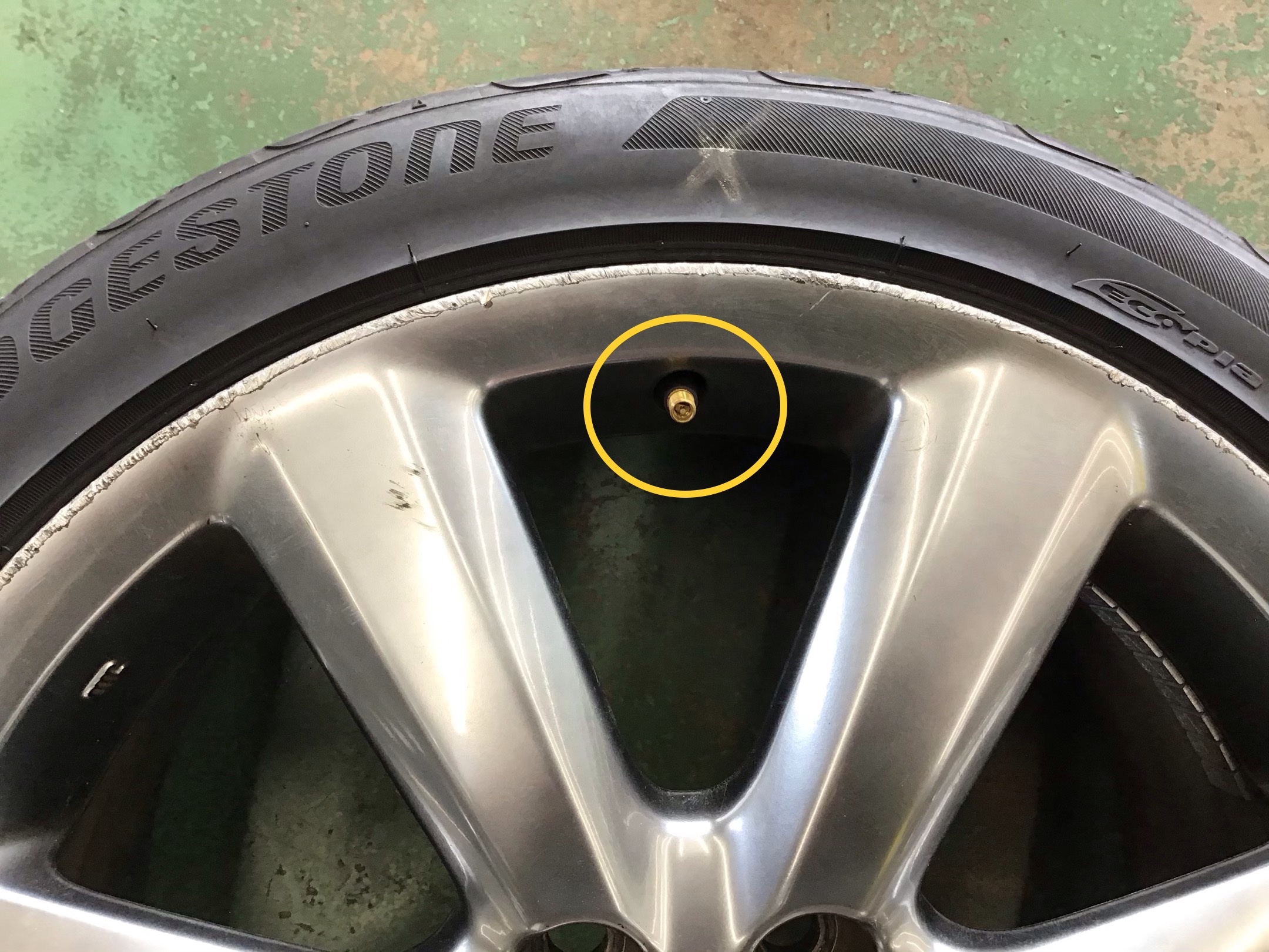 トヨタ プリウス Zvw51型 タイヤ交換 トヨタ プリウス タイヤ タイヤ ホイール関連 タイヤ ホイール交換 サービス事例 タイヤ館 ２９４谷和原ｲﾝﾀｰ 茨城県のタイヤ カー用品ショップ タイヤからはじまる トータルカーメンテナンス タイヤ館グループ