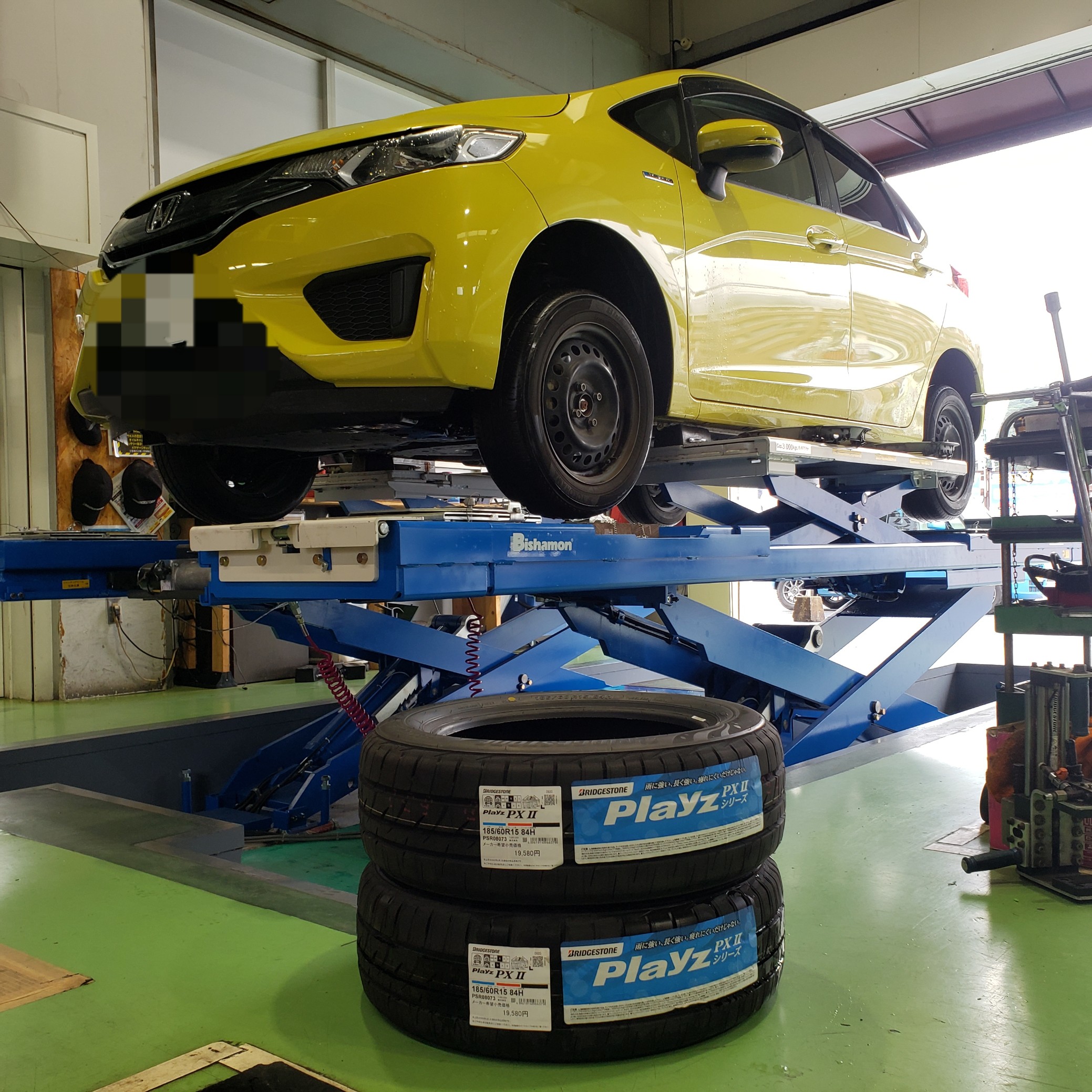 ホンダ フィットハイブリッド タイヤ交換しましたっ 技術サービス施工事例 タイヤ館 福岡東 タイヤからはじまる トータルカーメンテナンス タイヤ館グループ