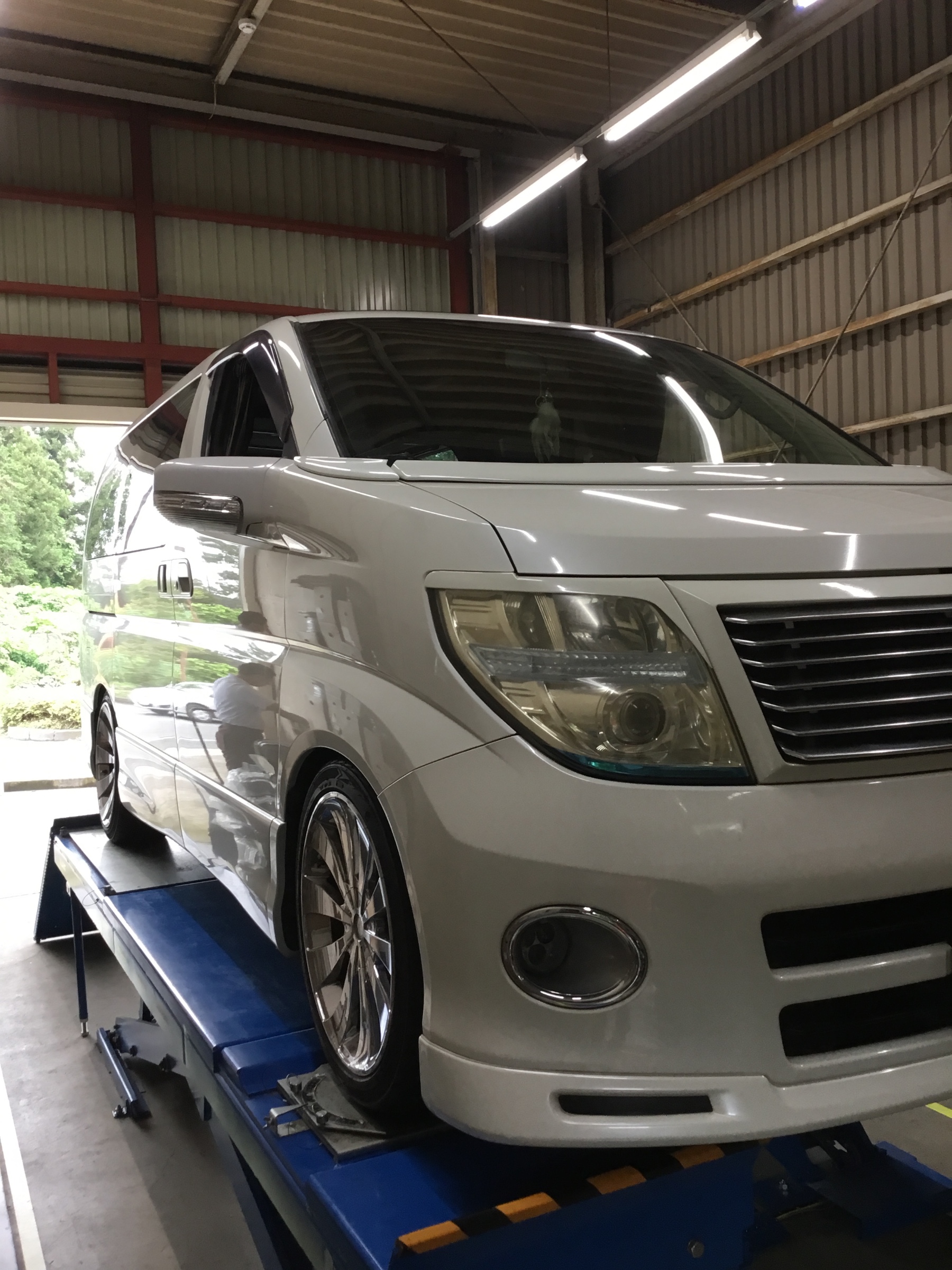 E51 エルグランド 車高 アライメント調整 日産 エルグランド その他 タイヤ ホイール関連 4輪トータルアライメント調整 サービス事例 タイヤ館 相模原大野台 タイヤからはじまる トータルカーメンテナンス タイヤ館グループ