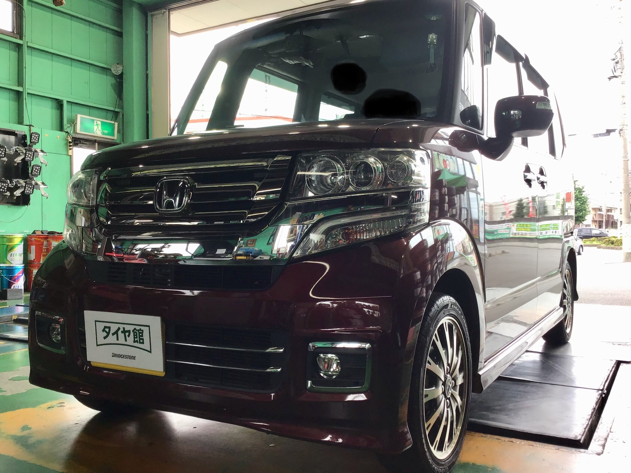 ☆N-BOXカスタム エアコンフィルター交換☆ | ホンダ N-BOXカスタム メンテナンス商品 カー用品取付 > エアコンフィルター交換・エアコン添加剤・車内抗菌  | サービス事例 | タイヤ館 所沢 | タイヤからはじまる、トータルカーメンテナンス タイヤ館グループ