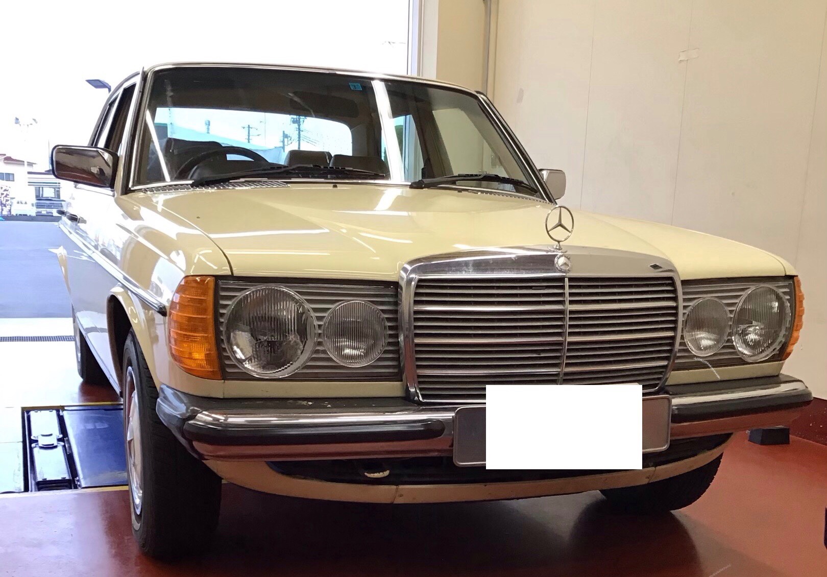 メルセデス ベンツ230 タイヤ交換 メルセデス ベンツ Mクラス タイヤ タイヤ ホイール関連 タイヤ ホイール交換 サービス事例 タイヤ館 水戸河和田 タイヤからはじまる トータルカーメンテナンス タイヤ館グループ