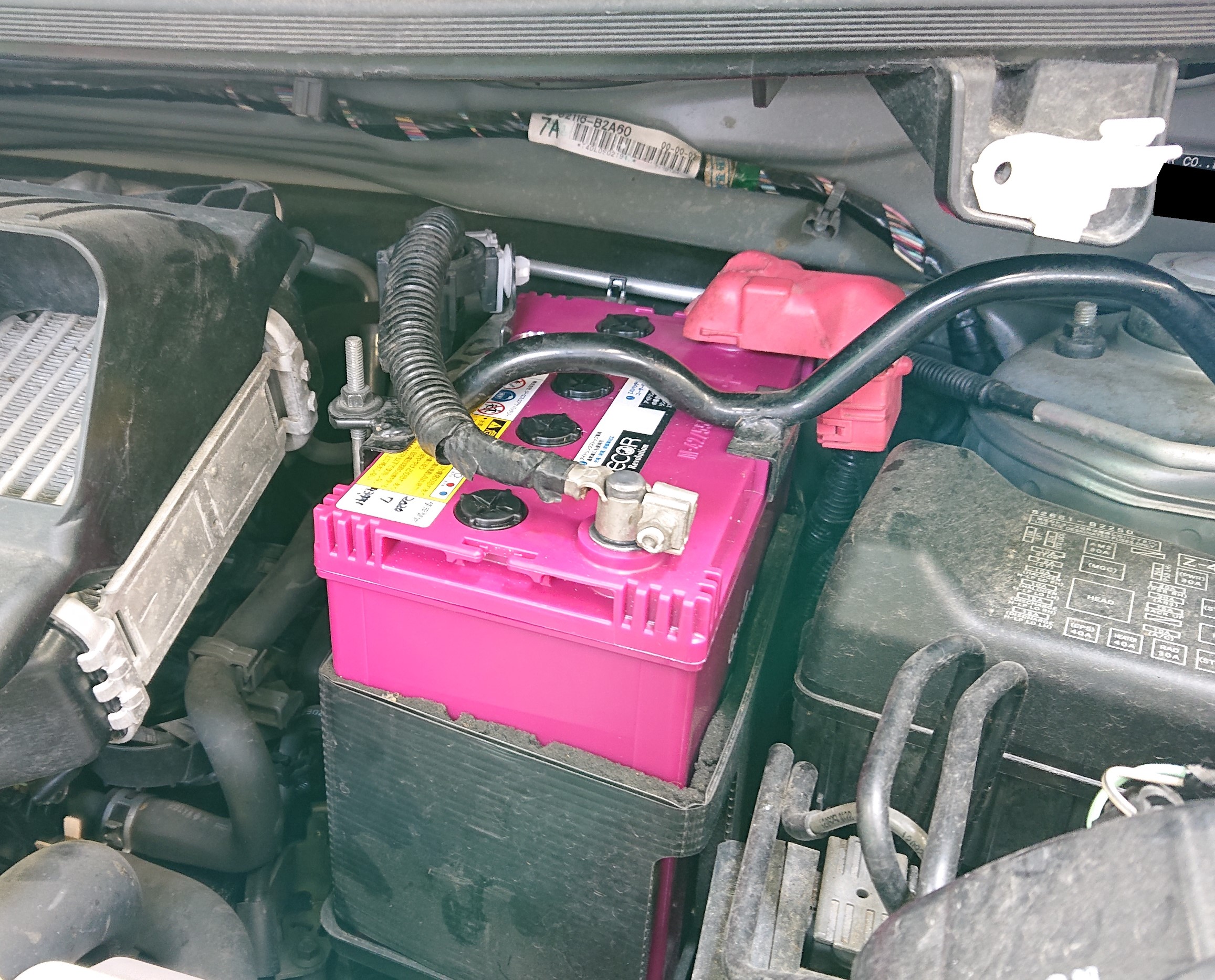 アイドリングストップ車 ハイブリッドカーの バッテリー交換 もお任せください ダイハツ ムーヴ メンテナンス商品 パーツ取付 バッテリー交換 サービス事例 タイヤ館 土山 タイヤからはじまる トータルカーメンテナンス タイヤ館グループ