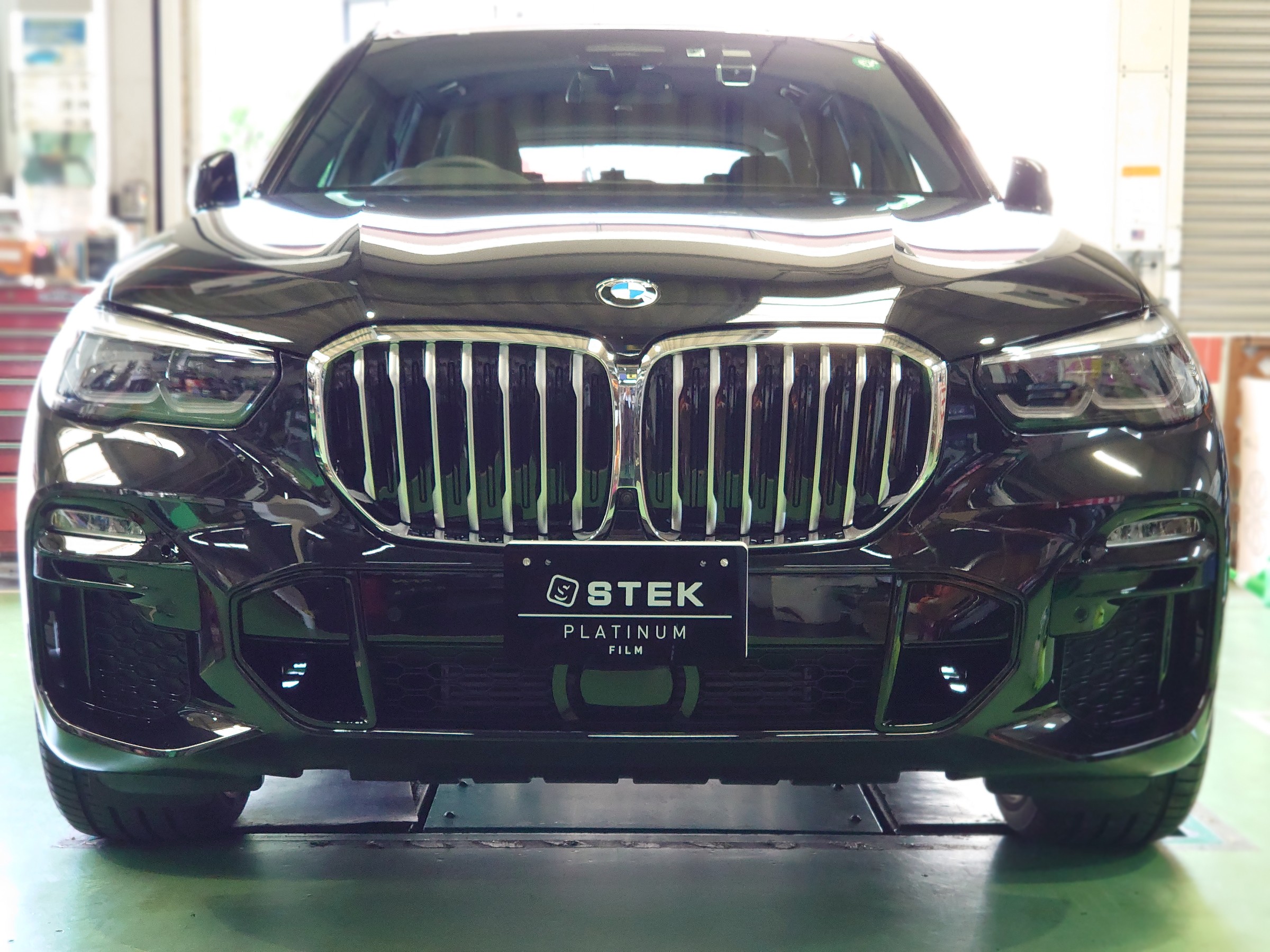 Bmw X5 G05 の ヘッドライト Stek プロテクション フィルム施工しました Bmw X5 その他 外装 内装取付 エアロ取付 技術サービス施工事例 タイヤ館 福岡東 タイヤからはじまる トータルカーメンテナンス タイヤ館グループ