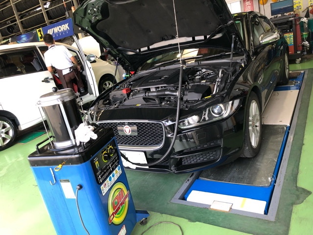 ジャガー Xe ディーゼル エンジンオイル交換をしましたっ メンテナンス商品 オイル関連 エンジンオイル交換 技術サービス施工事例 タイヤ館 福岡東 タイヤからはじまる トータルカーメンテナンス タイヤ館グループ