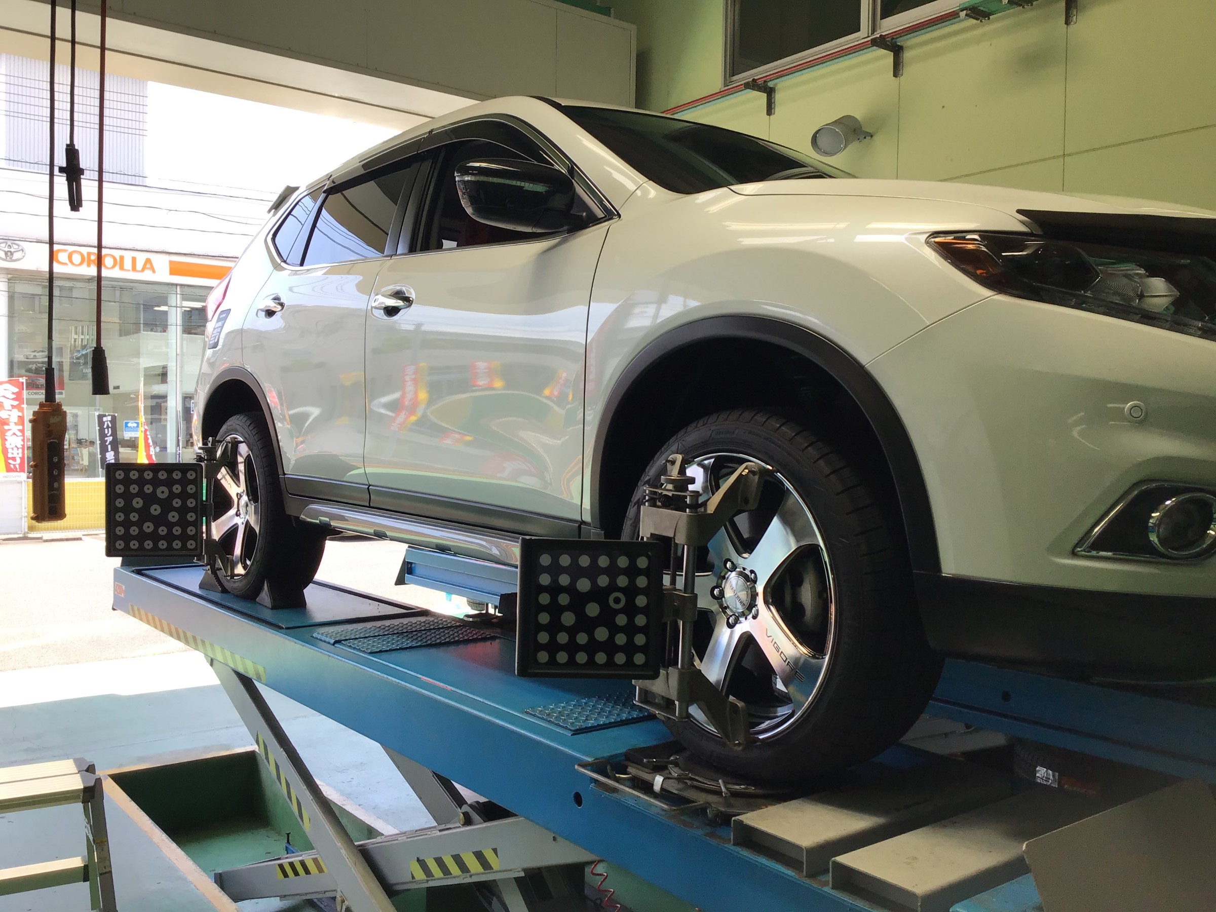 日産 ｎｔ３２型エクストレイル アライメント定期健診 日産 エクストレイル その他 タイヤ ホイール関連 ブリヂストン セイバーリング デイトンタイヤを取扱い 窒素ガス交換 チューブレスゴムバルブ交換 アライメント調整 インチまで それ以上のサイズは