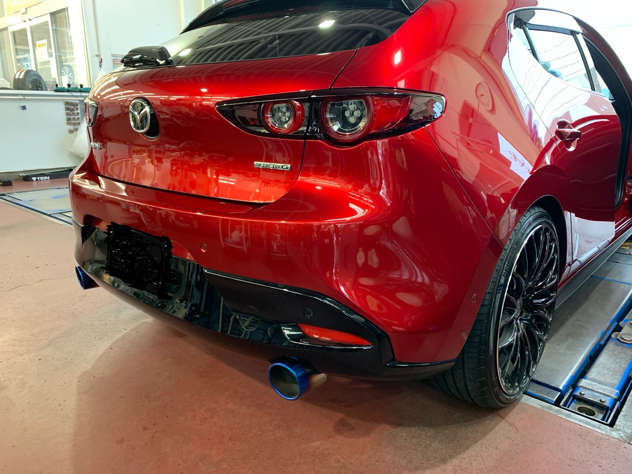 MAZDA3 マフラー取り付け | マツダ MAZDA3 メンテナンス商品 パーツ