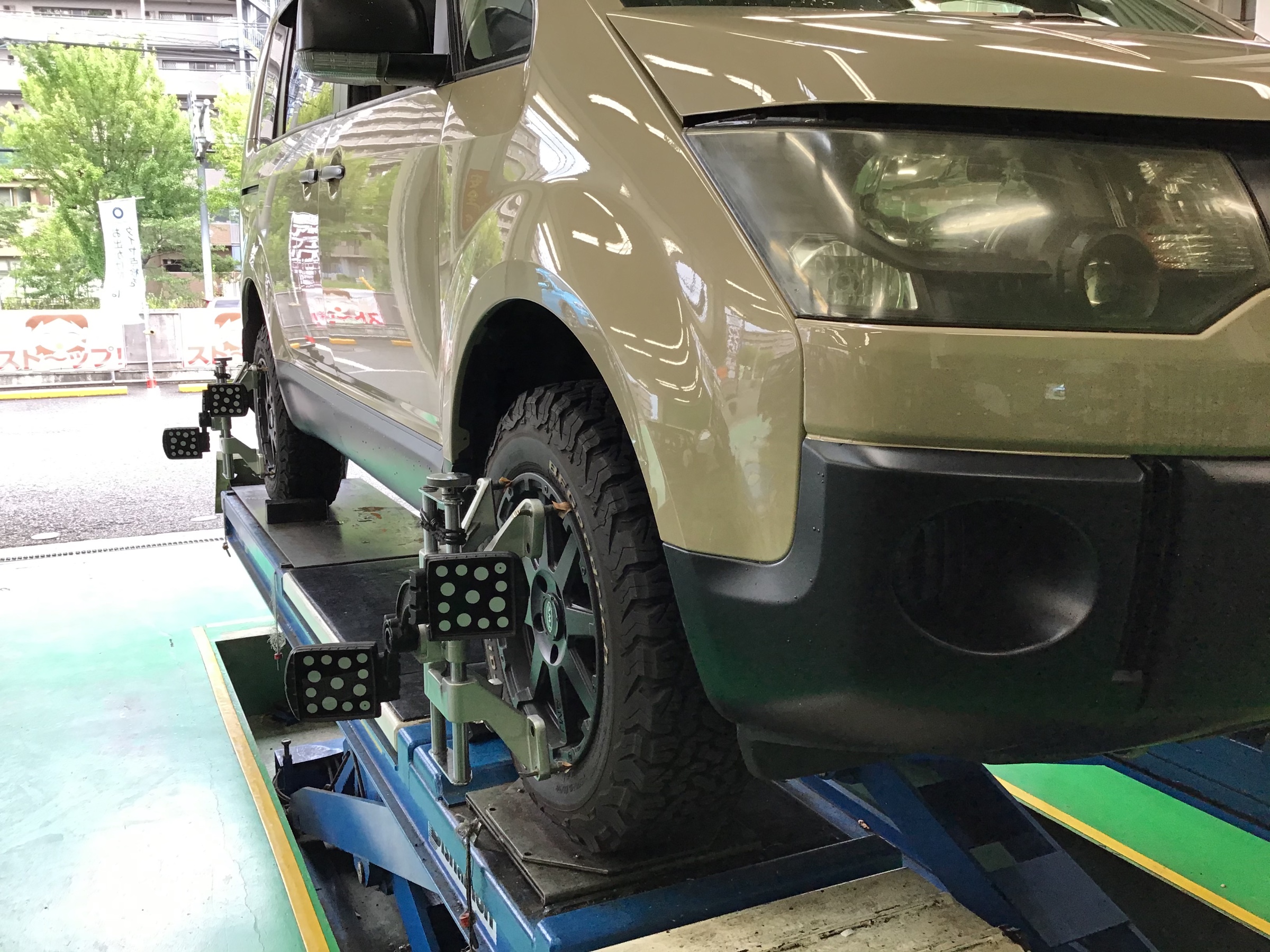 デリカd5 アライメント調整 サービス事例 タイヤ館 稲城 東京都のタイヤ カー用品ショップ タイヤからはじまる トータルカーメンテナンス タイヤ館グループ