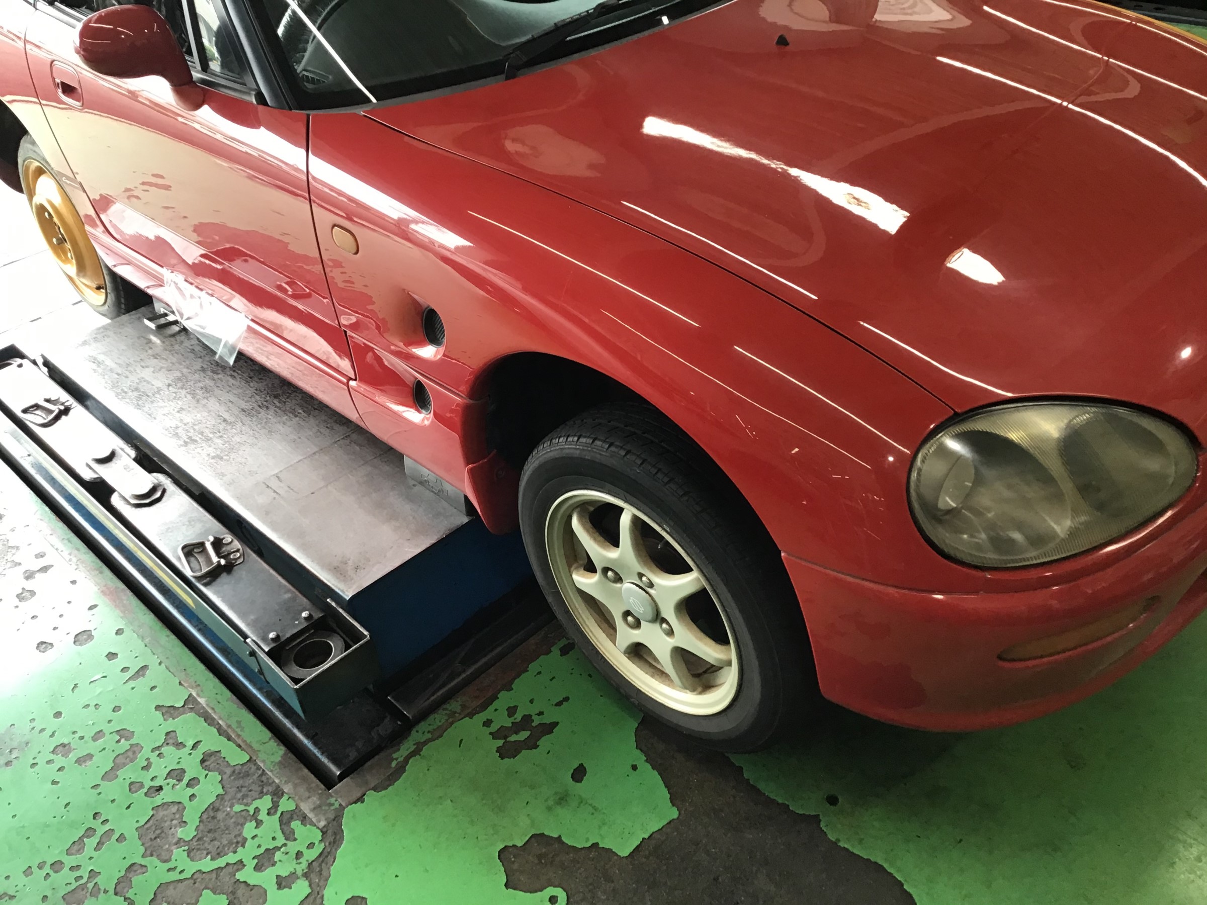 パンクは怖いです スズキ カプチーノ タイヤ タイヤ ホイール関連 タイヤ ホイール交換 スタッフ日記 タイヤ館 西荻窪 東京都のタイヤ カー用品ショップ タイヤからはじまる トータルカーメンテナンス タイヤ館グループ