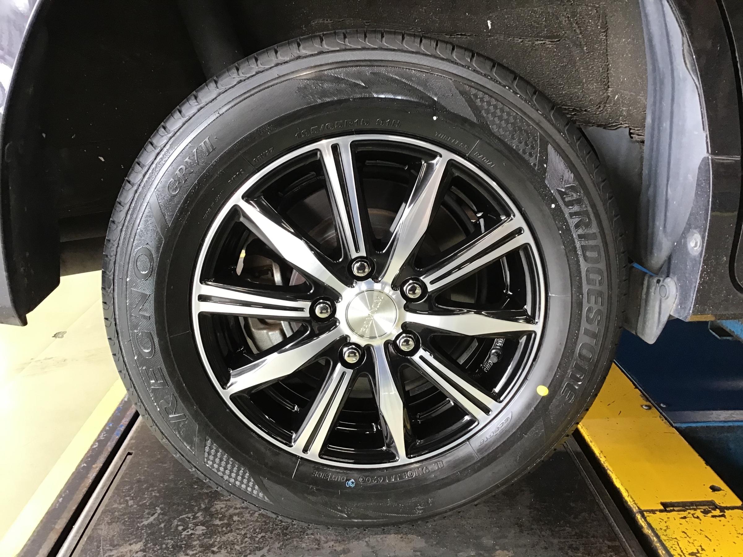 エスクァイアタイヤホイールレグノ