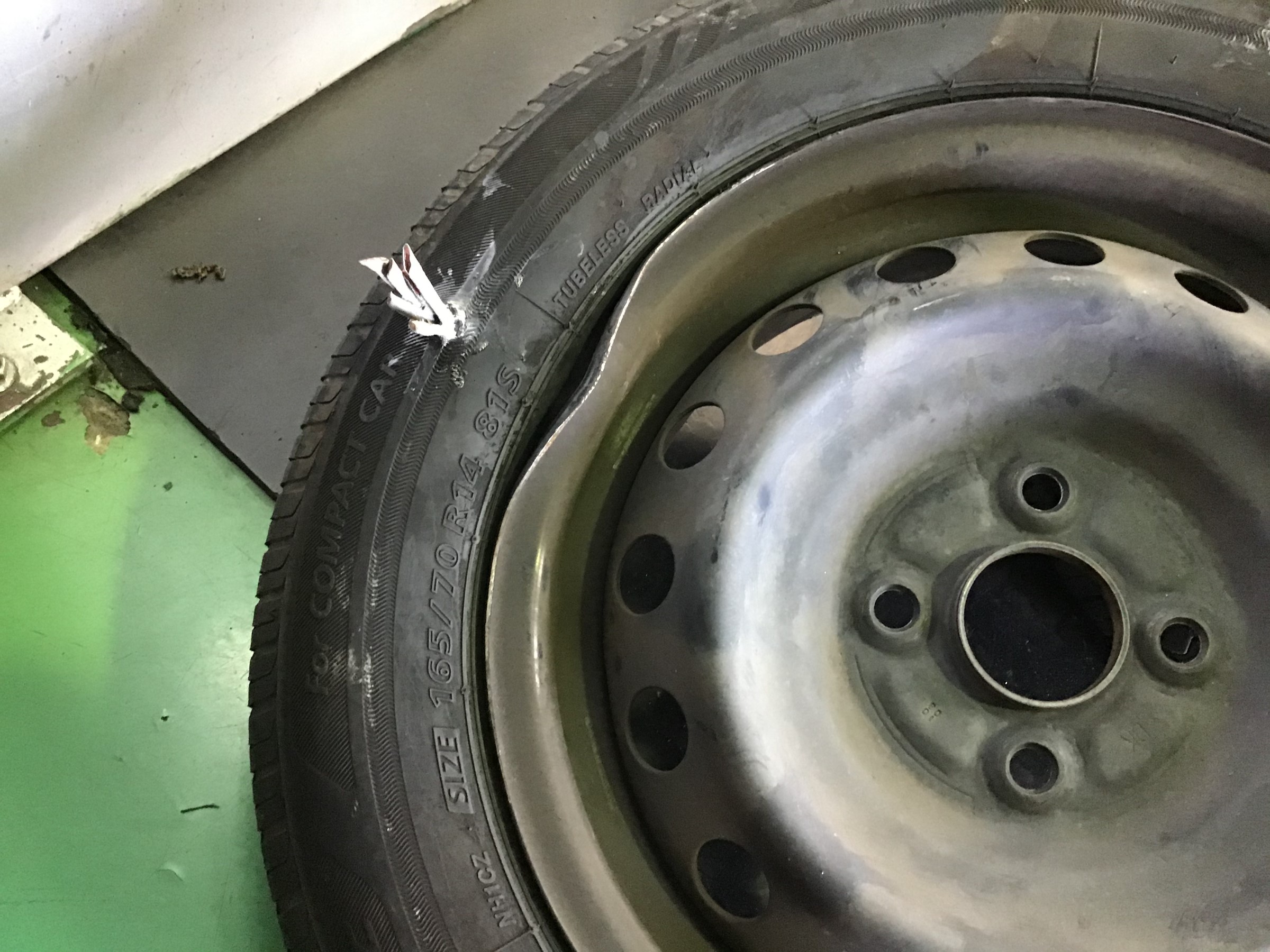 トヨタ ヴィッツ タイヤ ホイールセット アライメント調整 トヨタ ヴィッツ ホイール タイヤ ホイール関連 4輪トータルアライメント調整 サービス事例 タイヤ館 太宰府 タイヤからはじまる トータルカーメンテナンス タイヤ館グループ