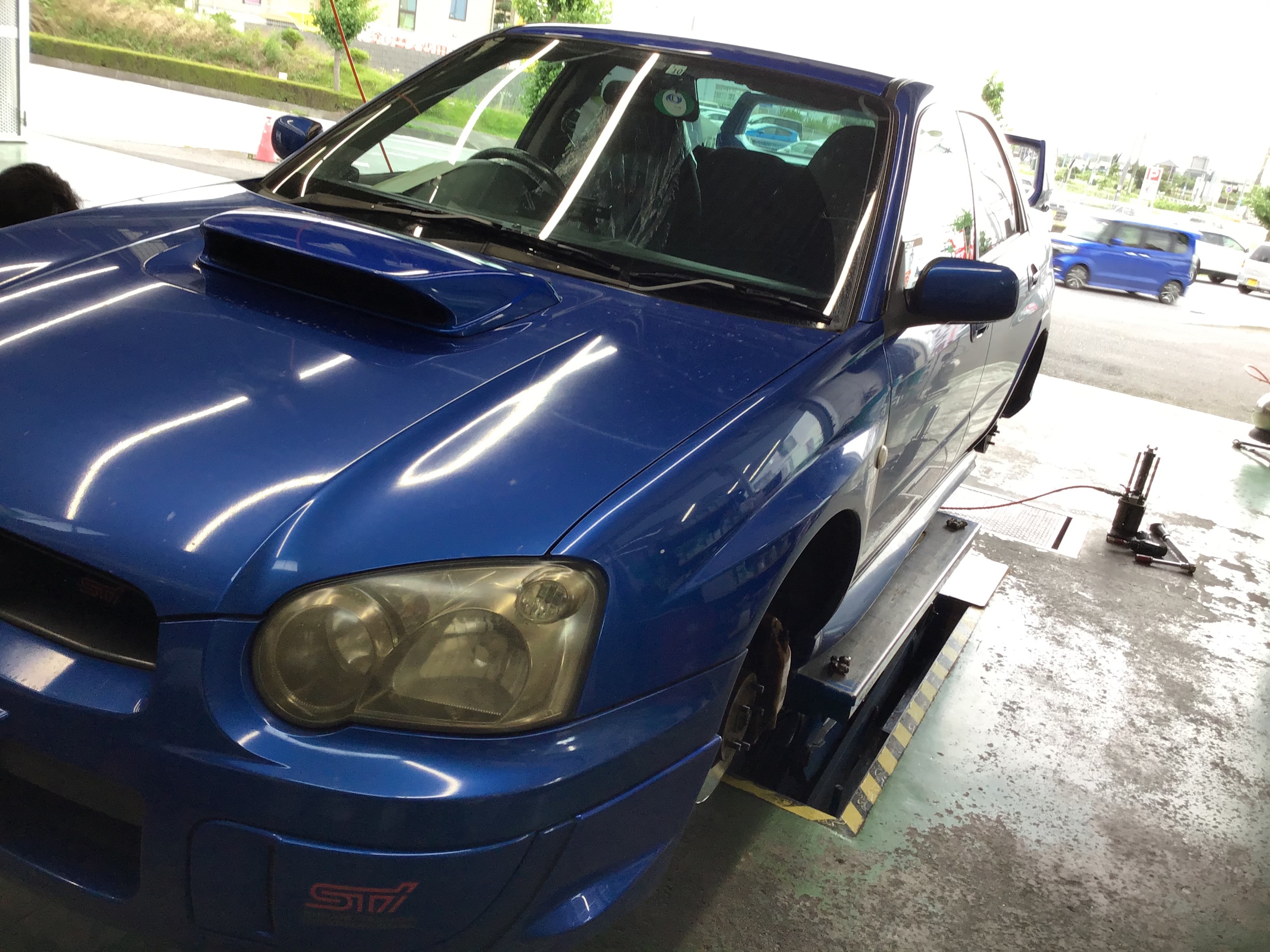 スバル・インプレッサWRX STI・GDB型】タイヤ交換 | スバル WRX STI
