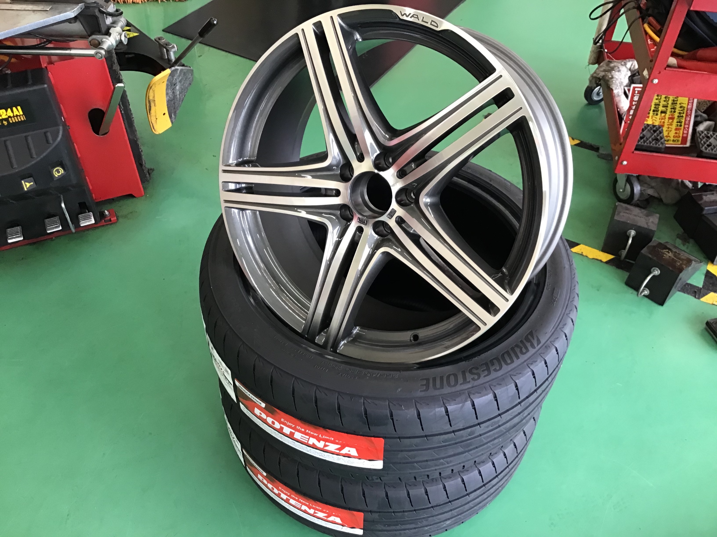 輸入車用 ホイールセット入荷 ホイール タイヤ ホイール関連 タイヤ ホイール交換 スタッフ日記 タイヤ館 交野 タイヤからはじまる トータルカーメンテナンス タイヤ館グループ