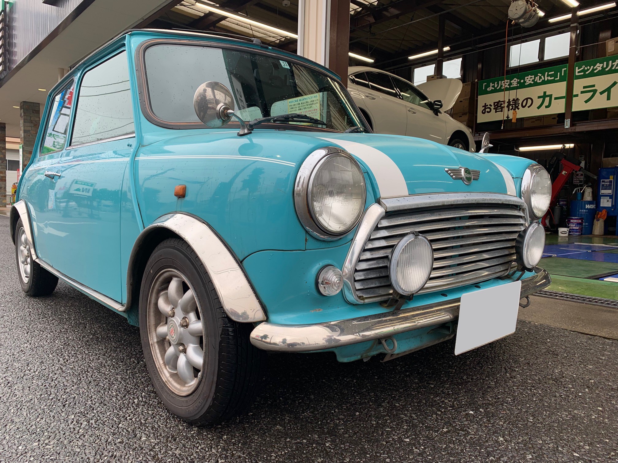 ローバー ミニ ｅ 99ｘ ドライブレコーダー取り付け ローバー サービス事例 タイヤ館 うしく上柏田 茨城県のタイヤ カー用品ショップ タイヤからはじまる トータルカーメンテナンス タイヤ館グループ