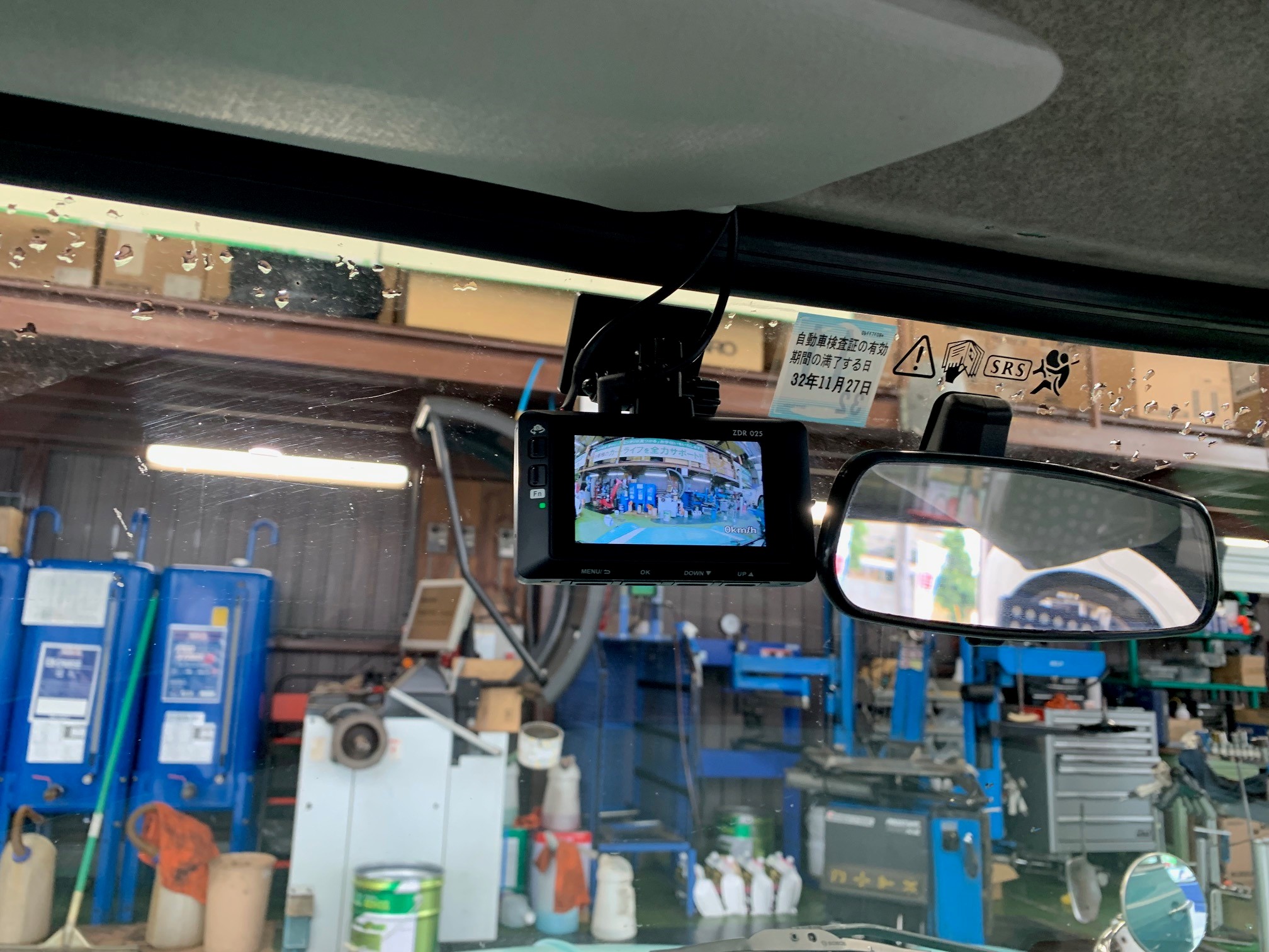 ローバー ミニ ｅ 99ｘ ドライブレコーダー取り付け ローバー サービス事例 タイヤ館 うしく上柏田 茨城県のタイヤ カー用品ショップ タイヤからはじまる トータルカーメンテナンス タイヤ館グループ