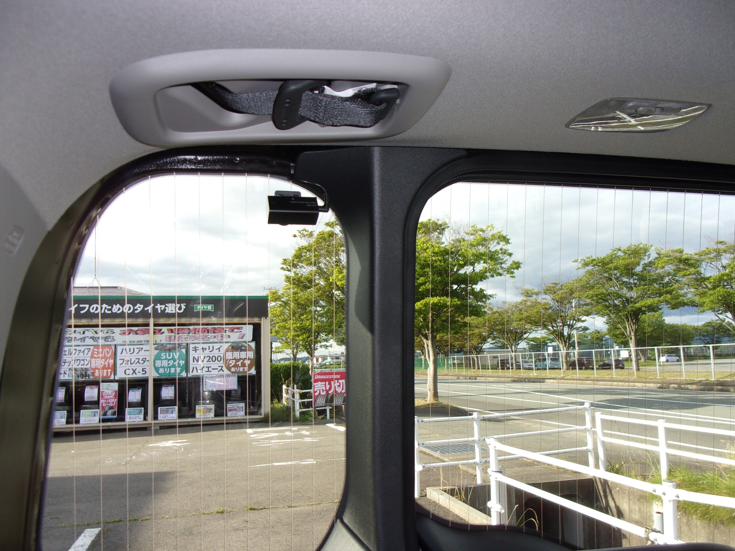 ステップワゴン ドライブレコーダー取り付け サービス事例 タイヤ館 外旭川 秋田県のタイヤ カー用品ショップ タイヤからはじまる トータルカーメンテナンス タイヤ館グループ
