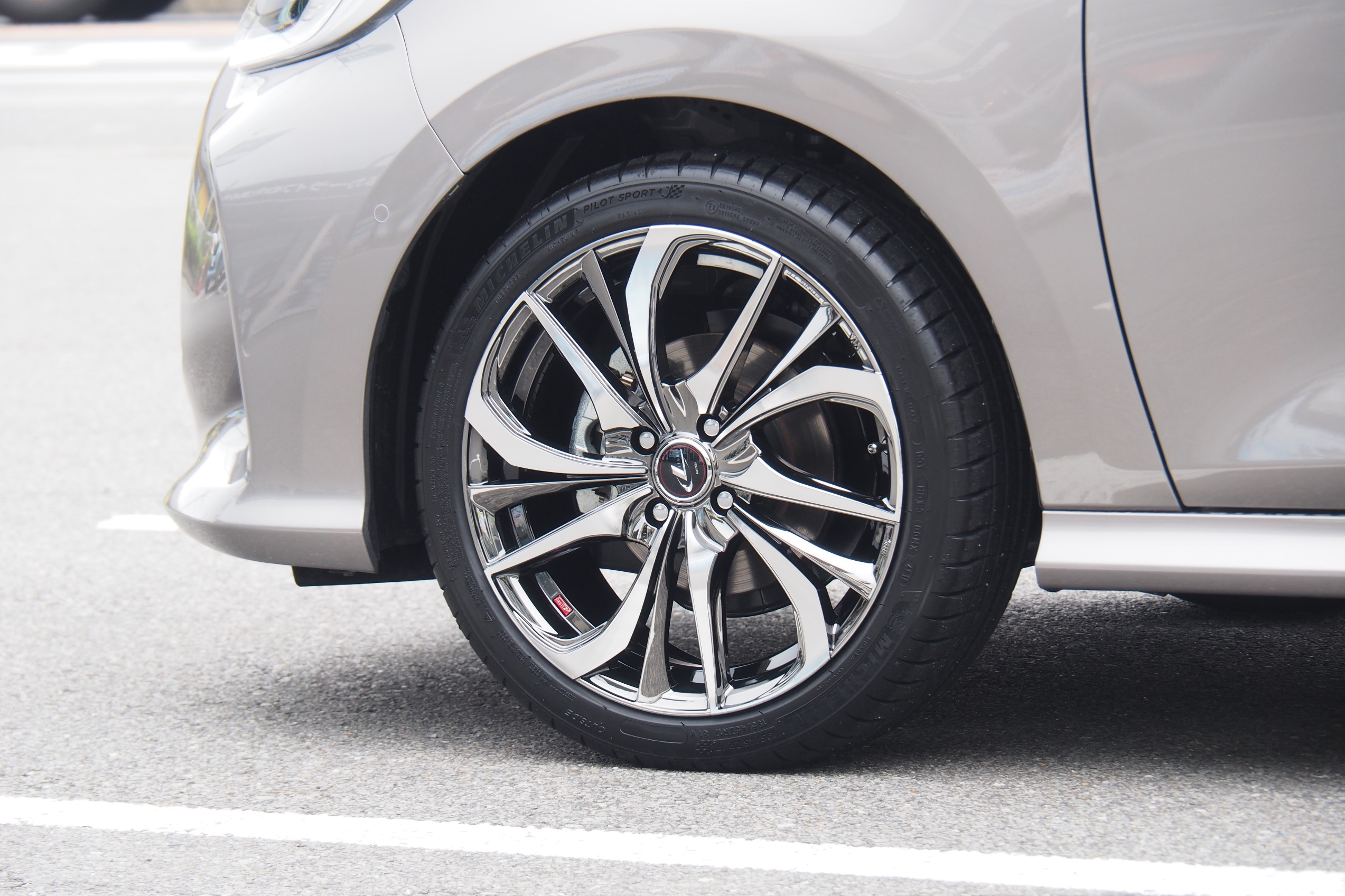 ア*ツ様 トヨタ ヤリス G アルミホイール トヨタ ヤリス 【アルミホイール 取付】 | 店舗おススメ情報 | タイヤ