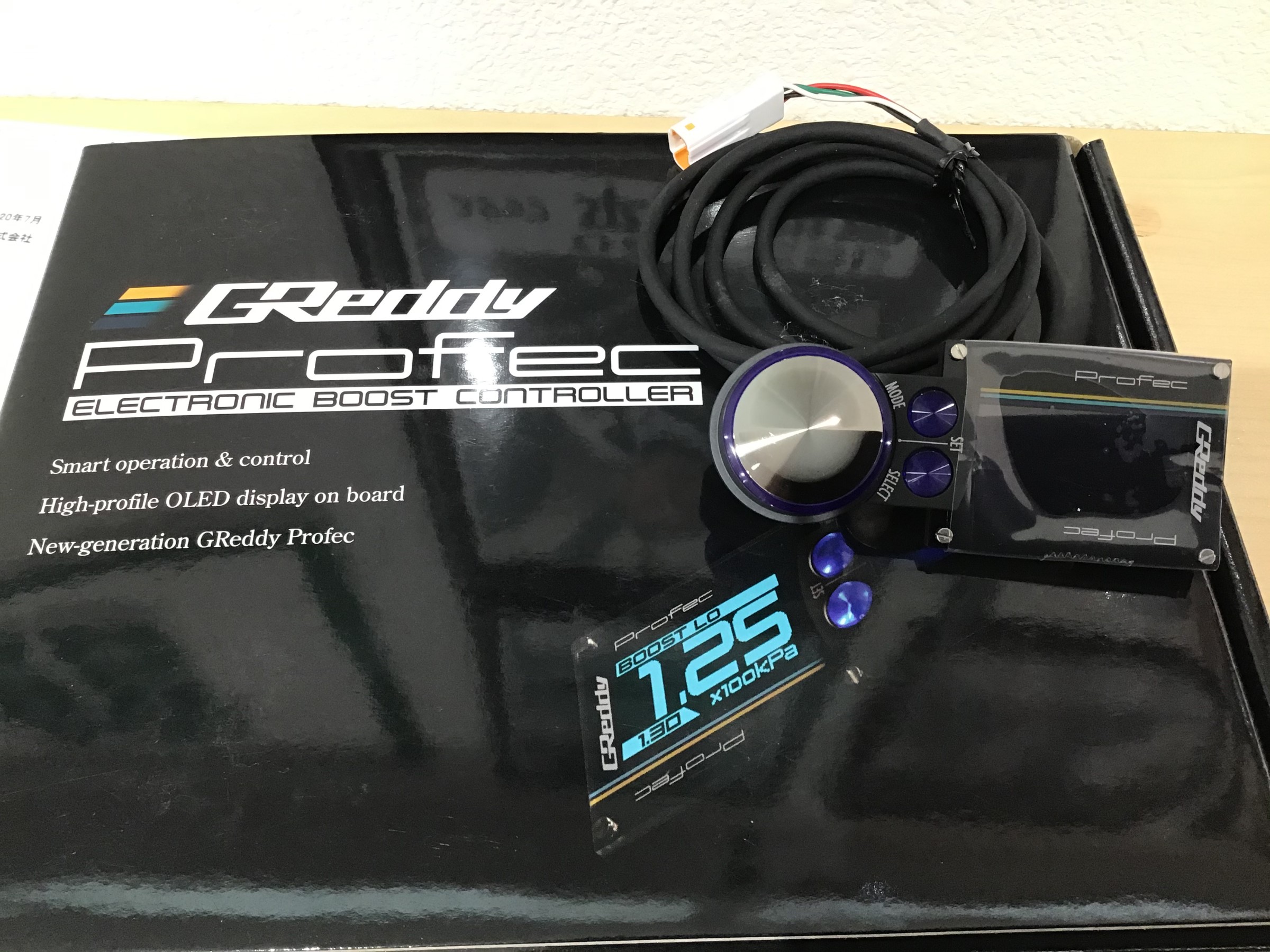 スバル レガシィ ブーストコントローラー取付け スバル レガシィツーリングワゴン 作業紹介 タイヤ館 金沢西 石川県 福井県のタイヤ カー用品ショップ タイヤからはじまる トータルカーメンテナンス タイヤ館グループ