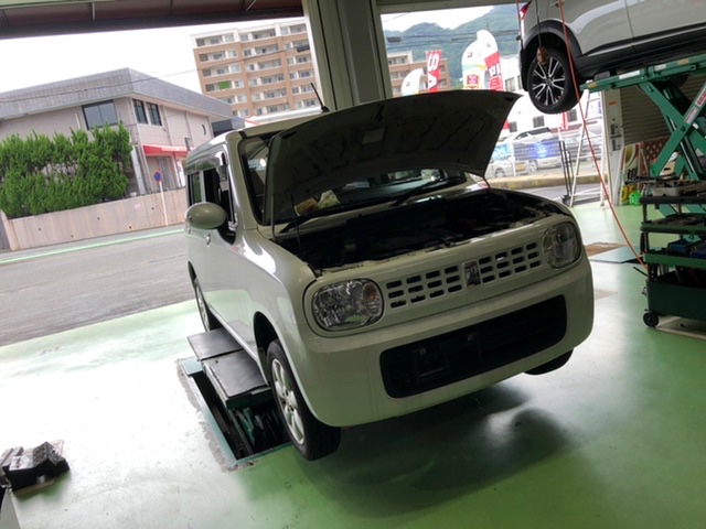 スズキ ラパンの エアコンコンプレッサー交換をしましたっ スズキ ラパン その他 技術サービス施工事例 タイヤ館 福岡東 タイヤからはじまる トータルカーメンテナンス タイヤ館グループ