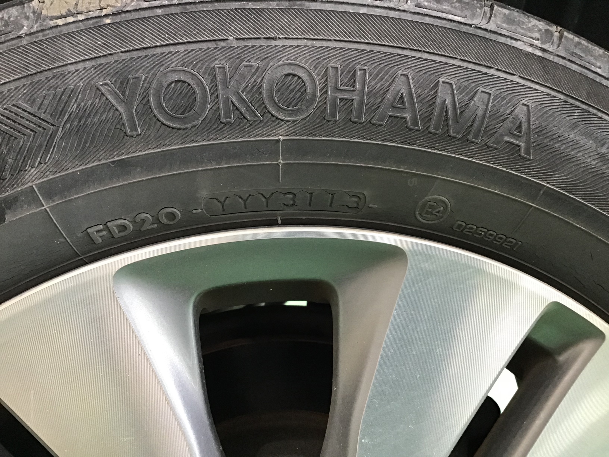 チューブレスバルブの交換をオススメ致します タイヤ ホイール関連 タイヤ ホイール交換 サービス事例 タイヤ館 新座 タイヤからはじまる トータルカーメンテナンス タイヤ館グループ