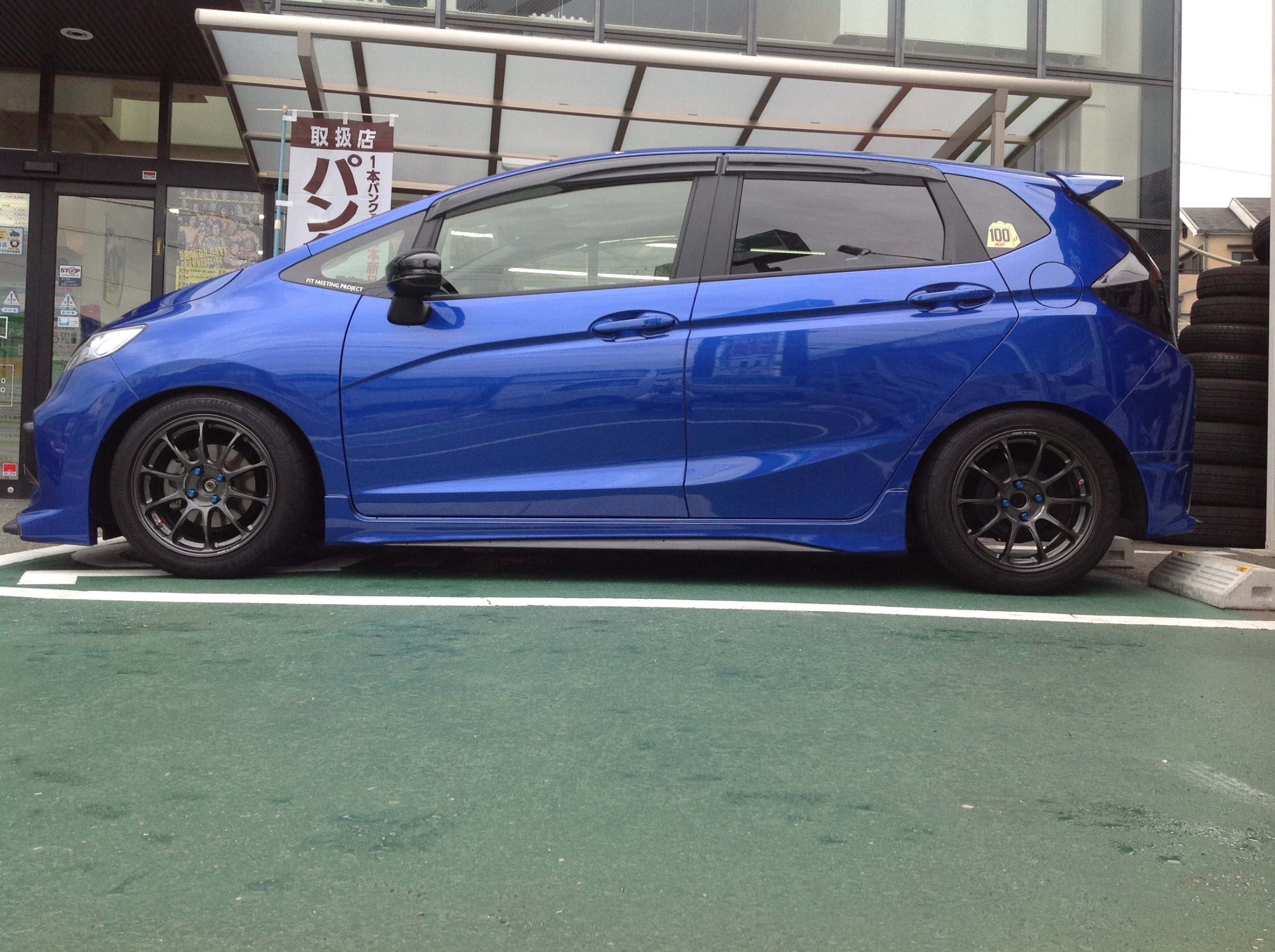 7年の時を経て ホンダ フィットハイブリッド ホイール スタッフ日記 タイヤ館 堺 大阪府 和歌山県のタイヤからはじまる トータルカーメンテナンス タイヤ館グループ