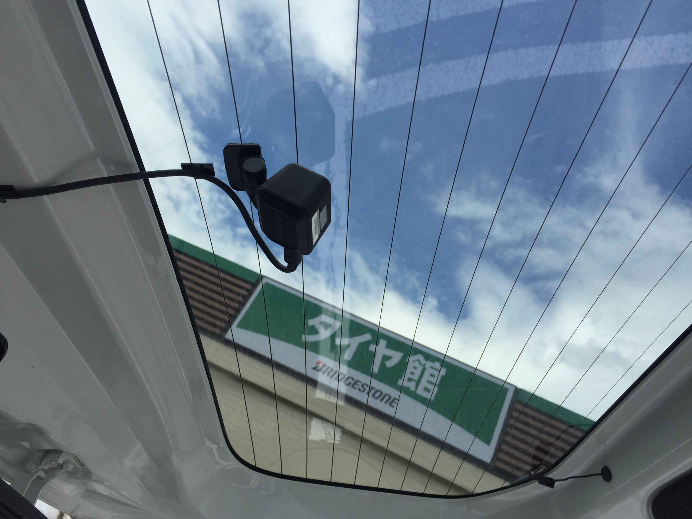 クロスビーにドライブレコーダー取り付け スズキ クロスビー Av ナビ機器 パーツ取付 ドライブレコーダー取り付け サービス事例 タイヤ館 吉田 タイヤからはじまる トータルカーメンテナンス タイヤ館グループ