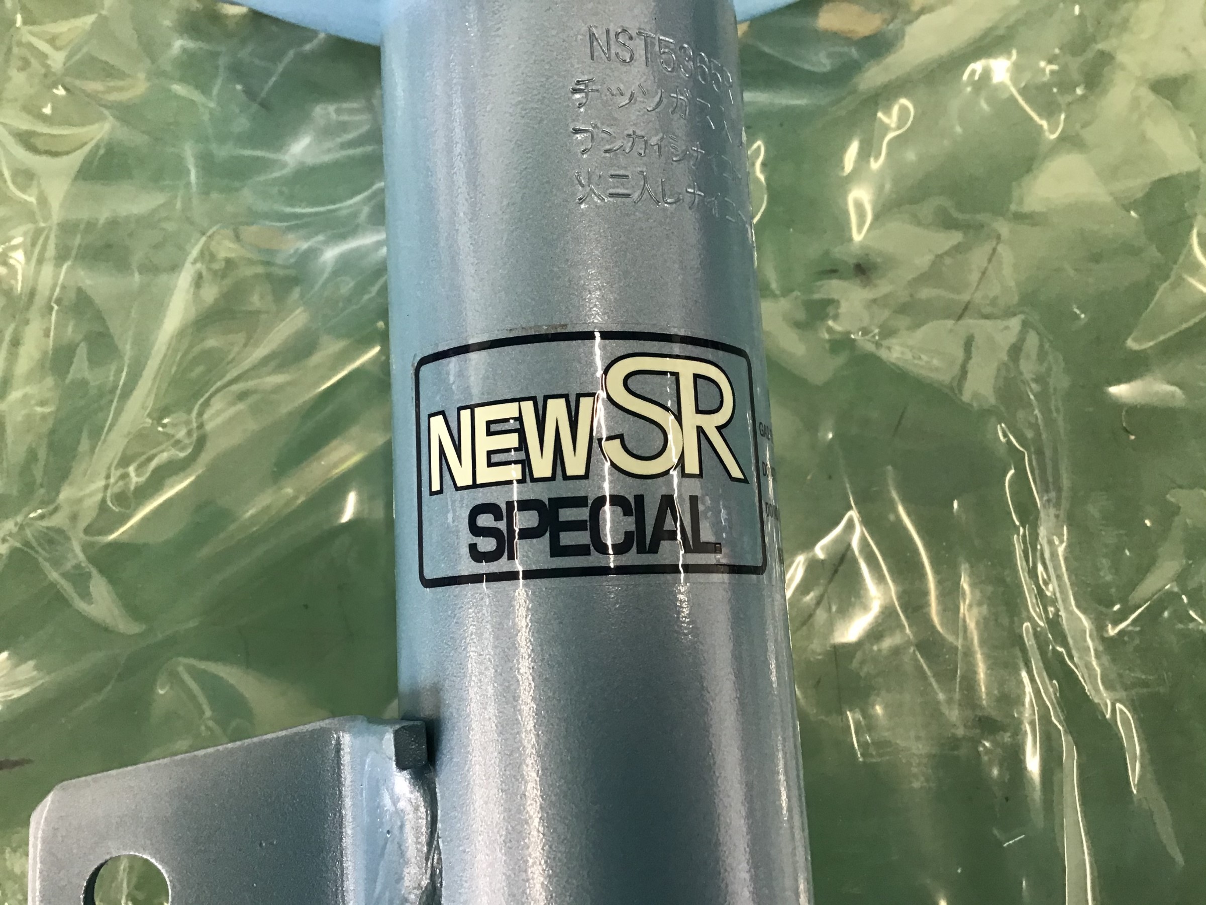 トヨタ ハリアー Acu30w ショックアブソーバー交換 トヨタ ハリアー その他 パーツ取付 足回り関係取付 サービス事例 タイヤ館 大船 神奈川県のタイヤ カー用品ショップ タイヤからはじまる トータルカーメンテナンス タイヤ館グループ