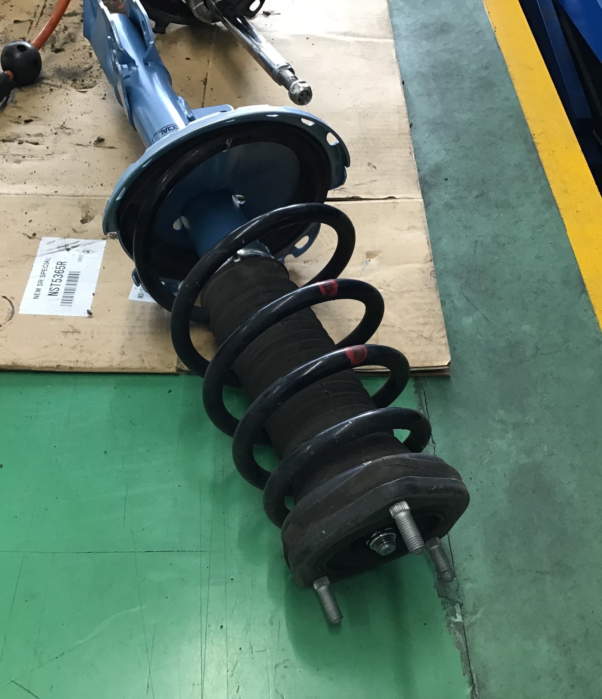 トヨタ・ハリアー（ACU30W）ショックアブソーバー交換！ | 店舗