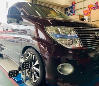 エルグランド アライメント ハンドルブレご相談 日産 エルグランド タイヤ ホイール関連 4輪トータルアライメント調整 サービス事例 タイヤ館 西条 タイヤからはじまる トータルカーメンテナンス タイヤ館グループ