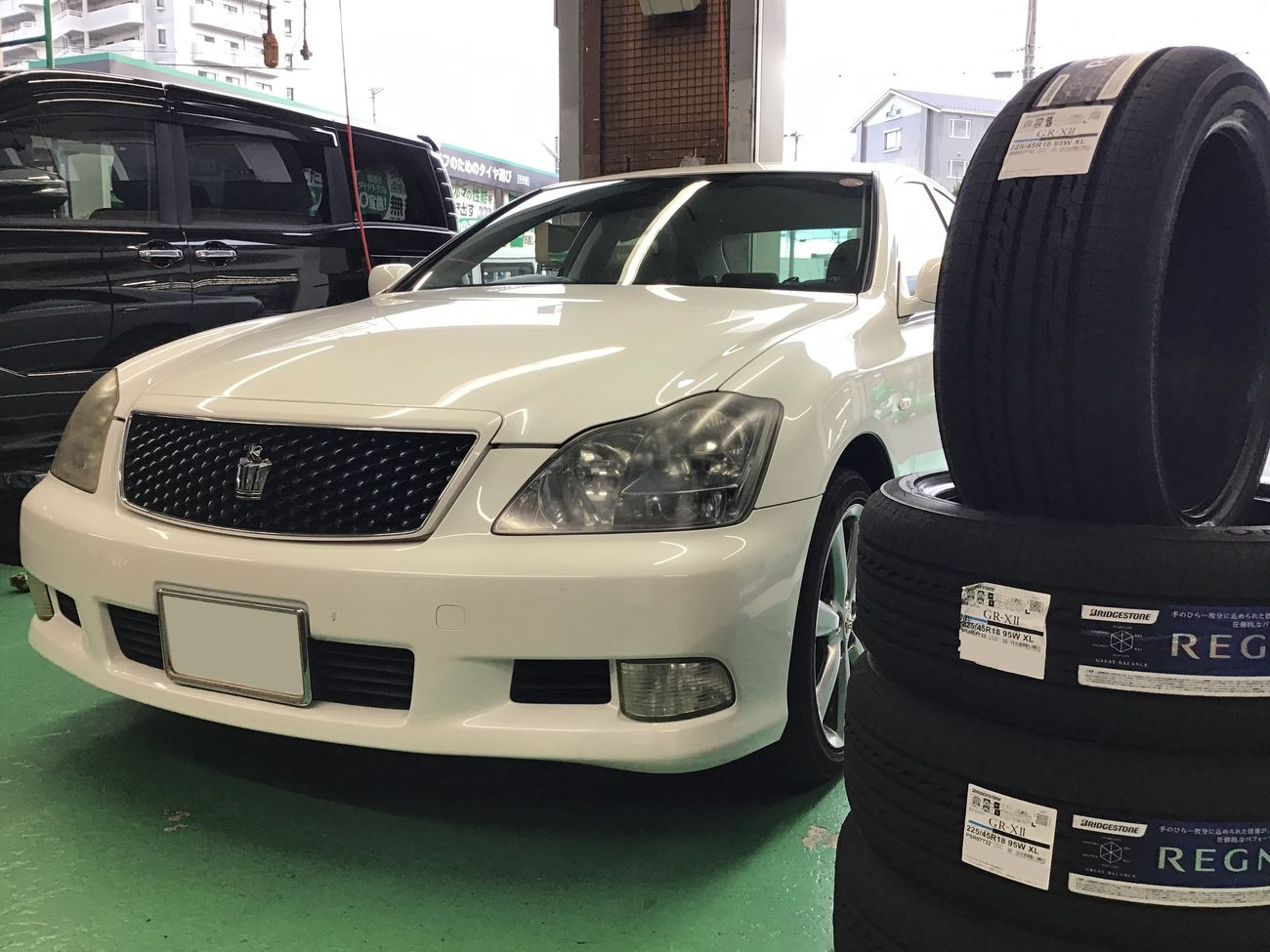 トヨタ「クラウンアスリート」GRS180 タイヤ交換 225/45Ｒ18 | トヨタ