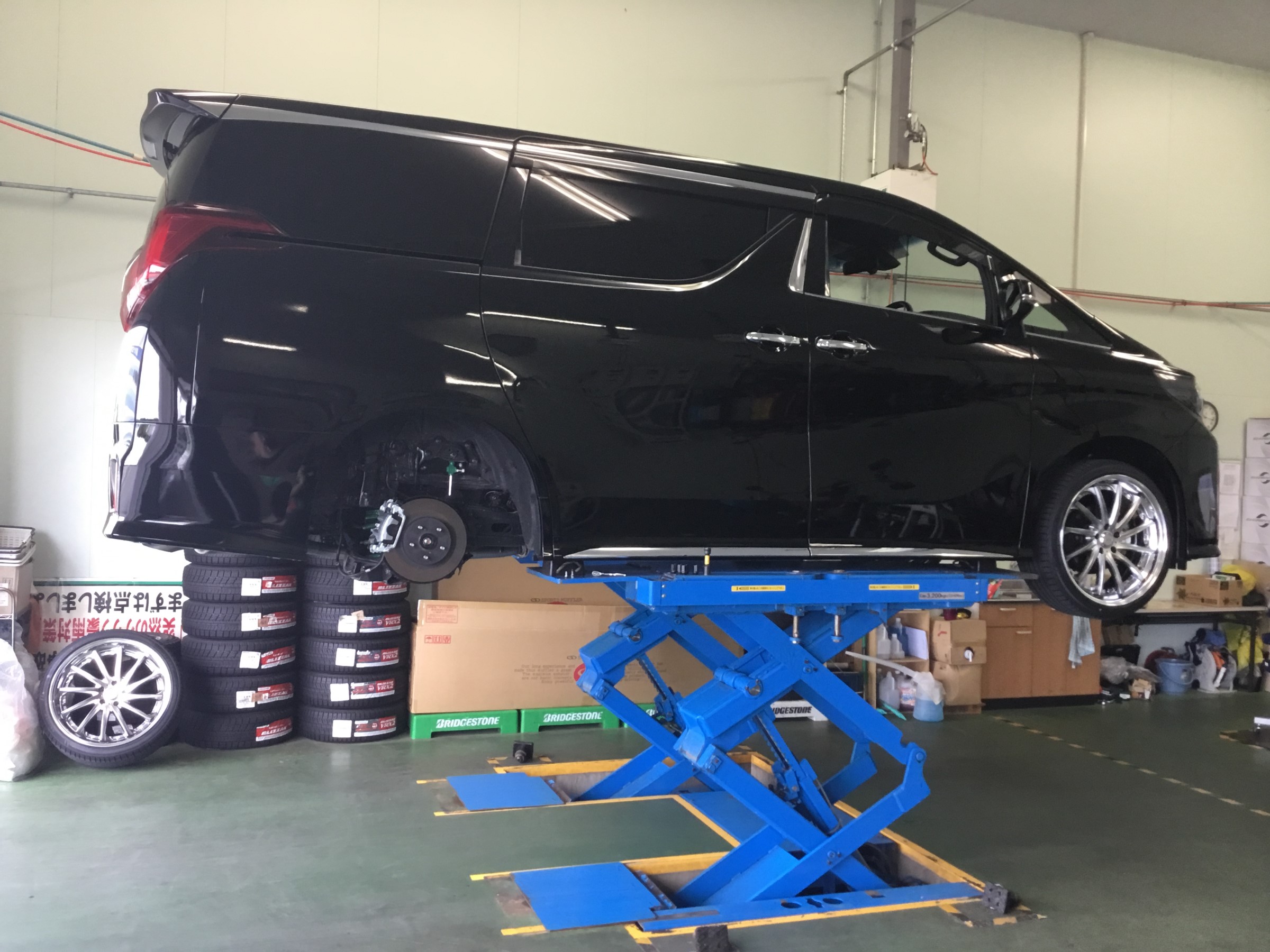 Toyota アルファード 車高調取付け アライメント調整 トヨタ アルファード その他 タイヤ ホイール関連 4輪トータルアライメント調整 サービス事例 タイヤ館 五所川原 タイヤからはじまる トータルカーメンテナンス タイヤ館グループ