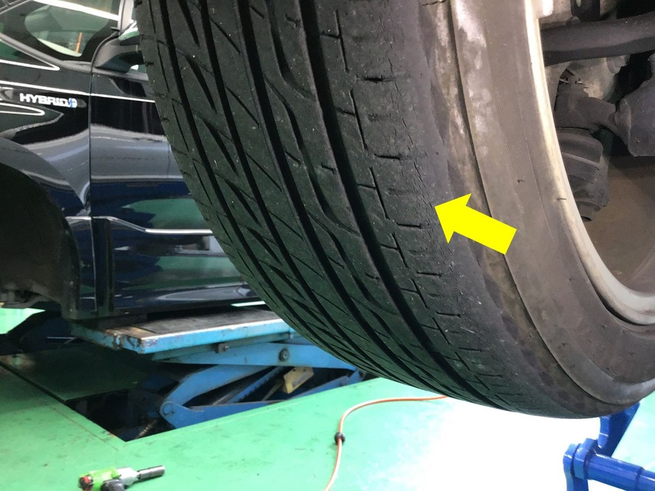 トヨタ「クラウンアスリート」GRS180 タイヤ交換 225/45Ｒ18 | トヨタ