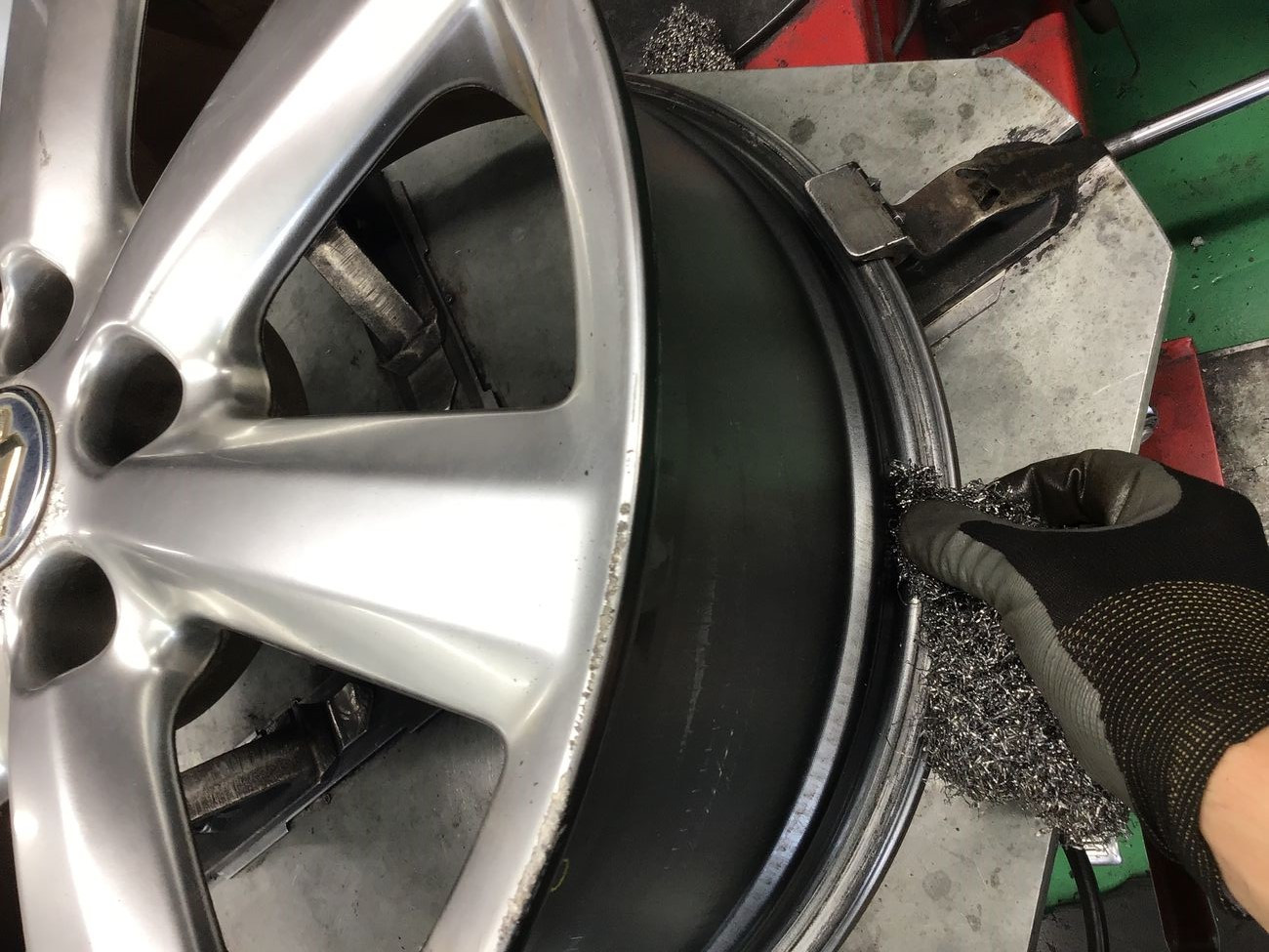 トヨタ「クラウンアスリート」GRS180 タイヤ交換 225/45Ｒ18 | トヨタ