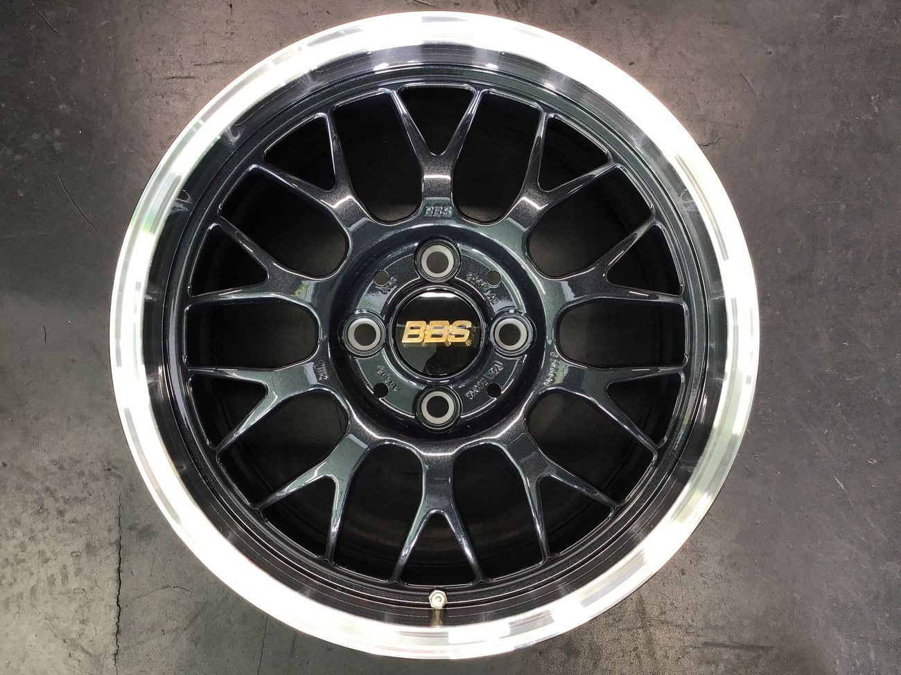 トヨタ ヤリス のホイール交換 ｂｂｓ ｒｇ ｆ 鍛造ホイール トヨタ ヤリス ホイール タイヤ ホイール関連 タイヤ ホイール交換 スタッフ日記 タイヤ館 草津 タイヤからはじまる トータルカーメンテナンス タイヤ館グループ