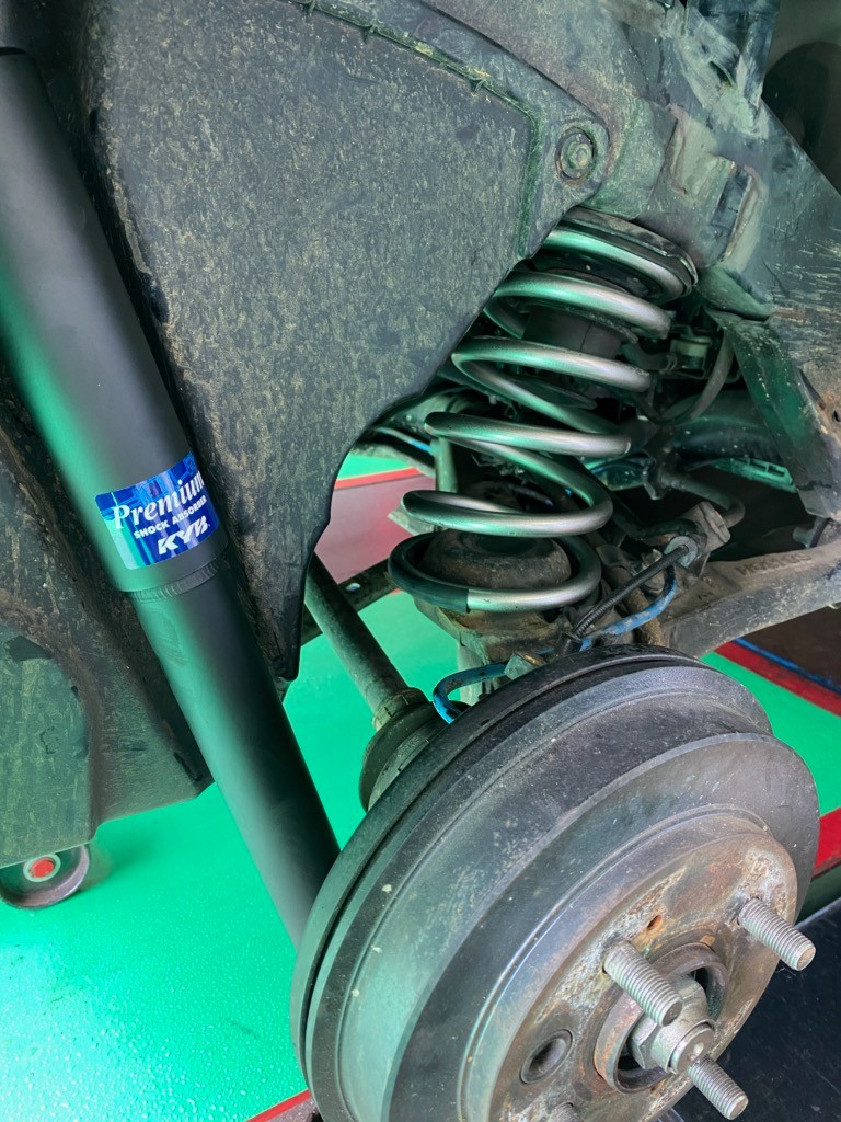 スバル サンバー リフトアップスプリング 取り付け | 店舗おススメ情報