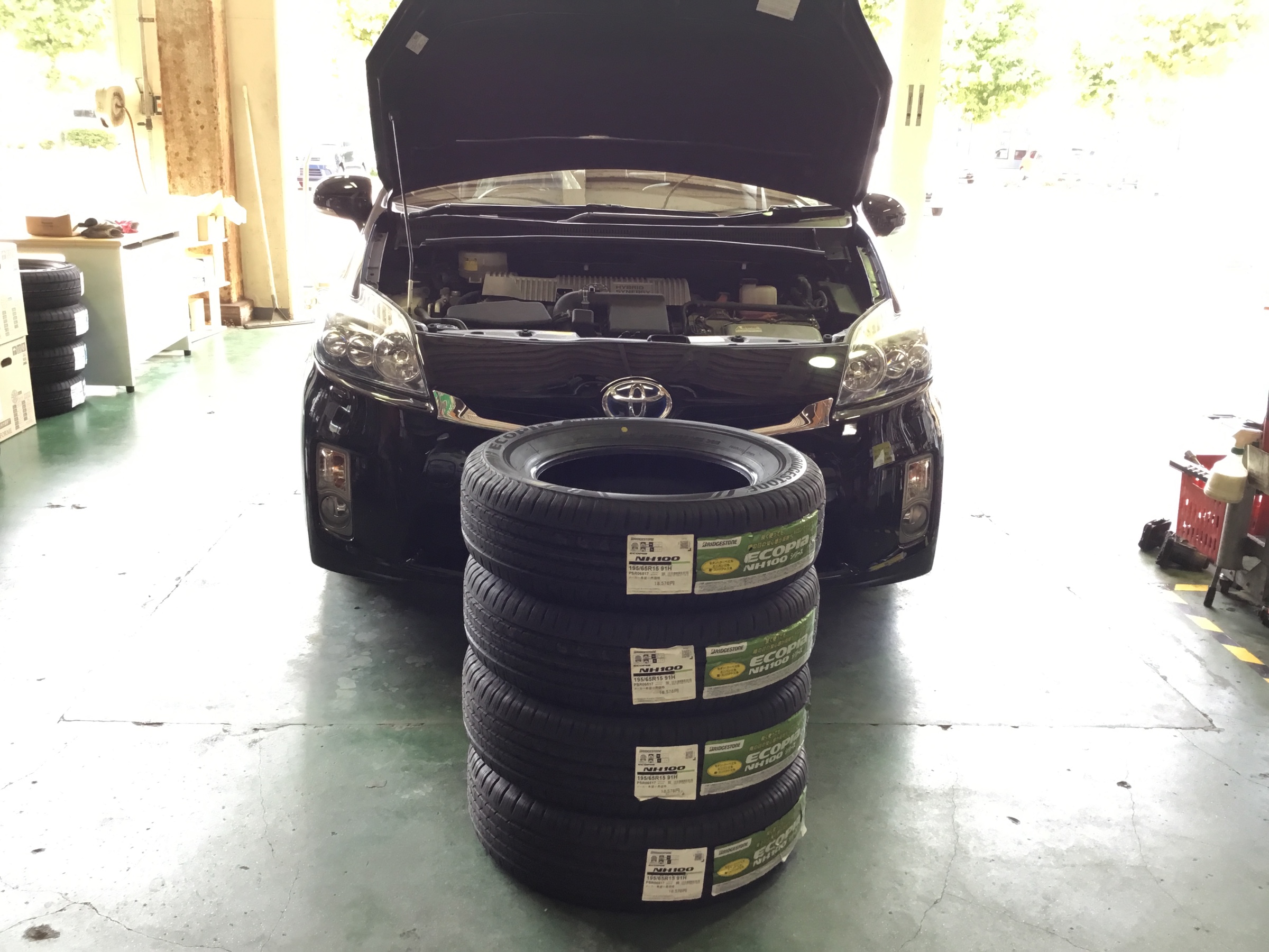 トヨタ プリウス 夏タイヤ交換  トヨタ プリウス タイヤ タイヤ 