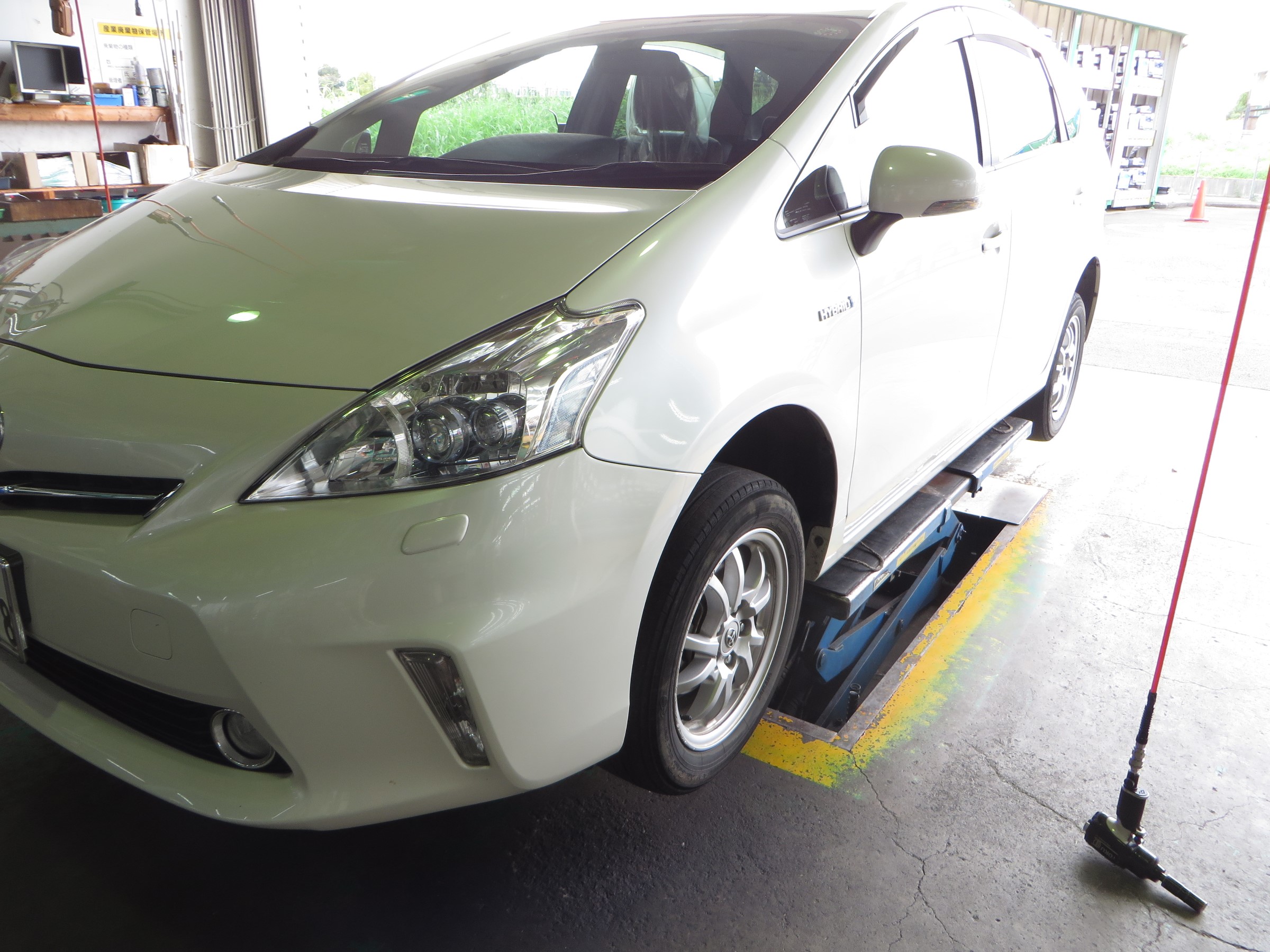 プリウスa タイヤ交換 レグノgr X2 です トヨタ プリウスa タイヤ サービス事例 タイヤ館 本庄 タイヤからはじまる トータルカーメンテナンス タイヤ館グループ