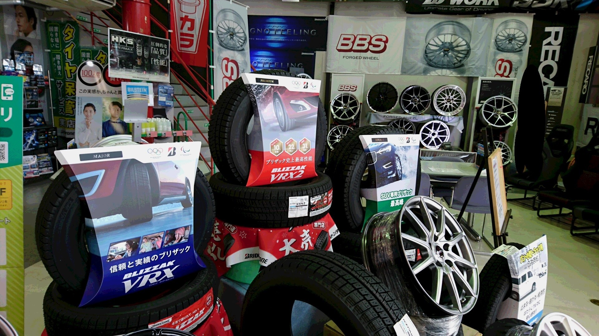 スタッドレスタイヤ 展示 スタッフ日記 タイヤ館 福井ｲﾝﾀｰ 石川県 福井県のタイヤ カー用品ショップ タイヤからはじまる トータルカーメンテナンス タイヤ館グループ