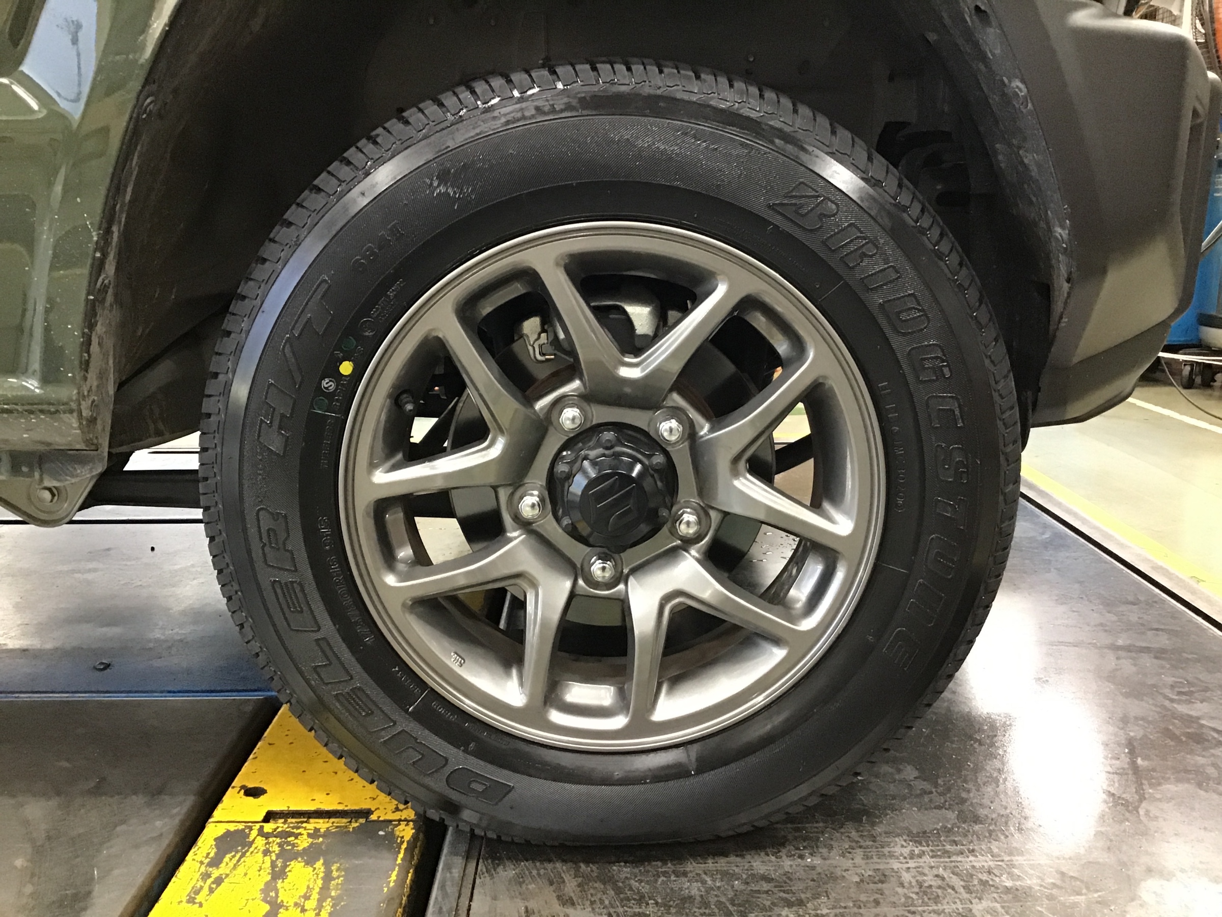 ジムニー ホイル、タイヤ一本 （SUZUKI JB64 ジムニー JIMNY