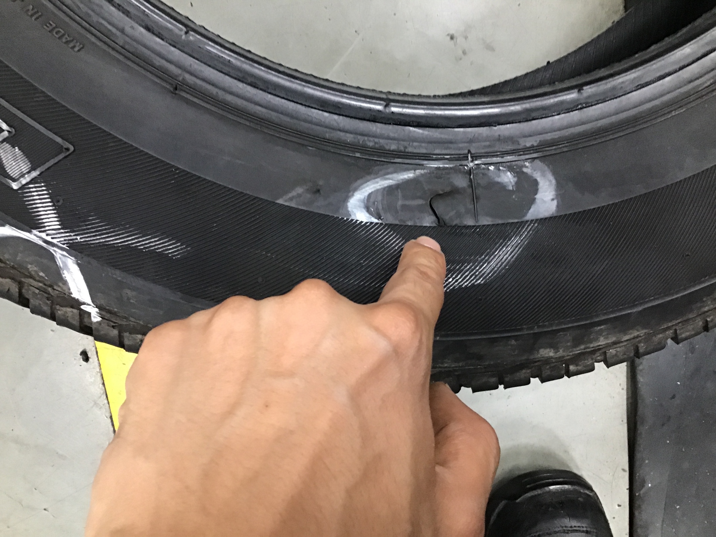 【てんてけてれてけ】ジムニーXC純正タイヤ 2本 ホイールなし(1/2) てんてけてれてけ】ジムニーXC純正タイヤ 2本 ホイールなし(2/2