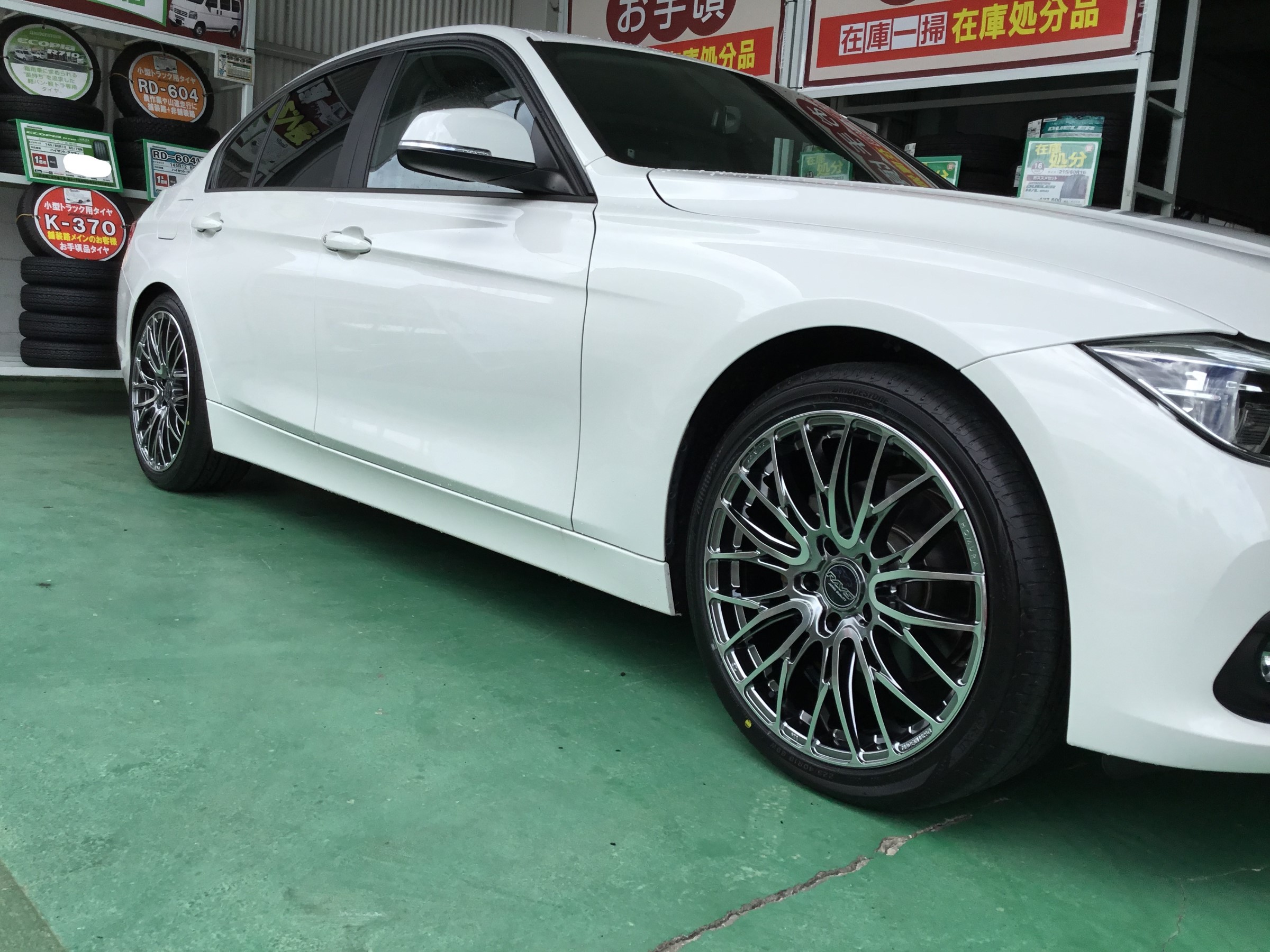 BMW 320d RAYS ホムラ 2×10BD 取り付け | サービス事例 | タイヤ館