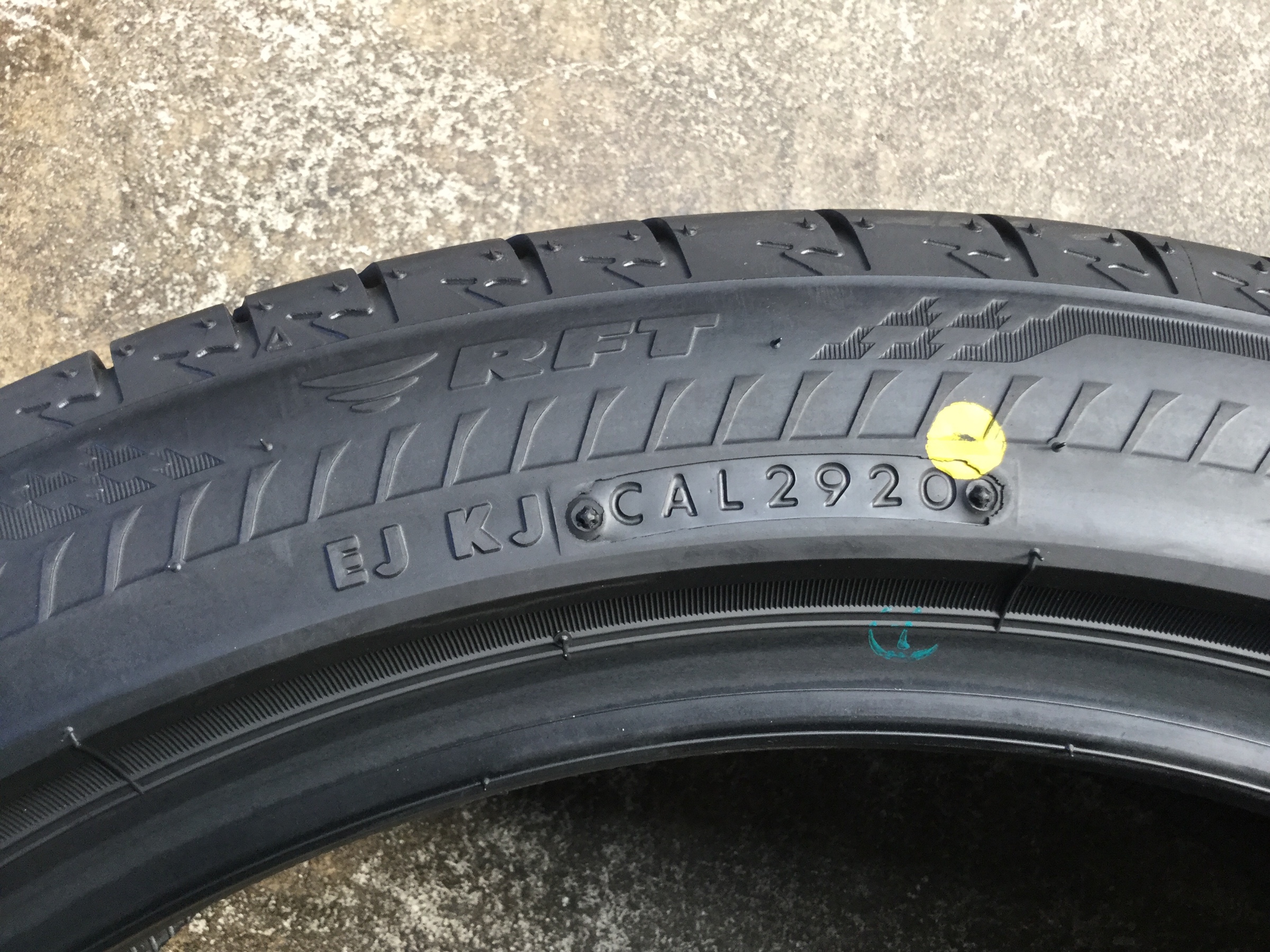 ランフラットタイヤです。