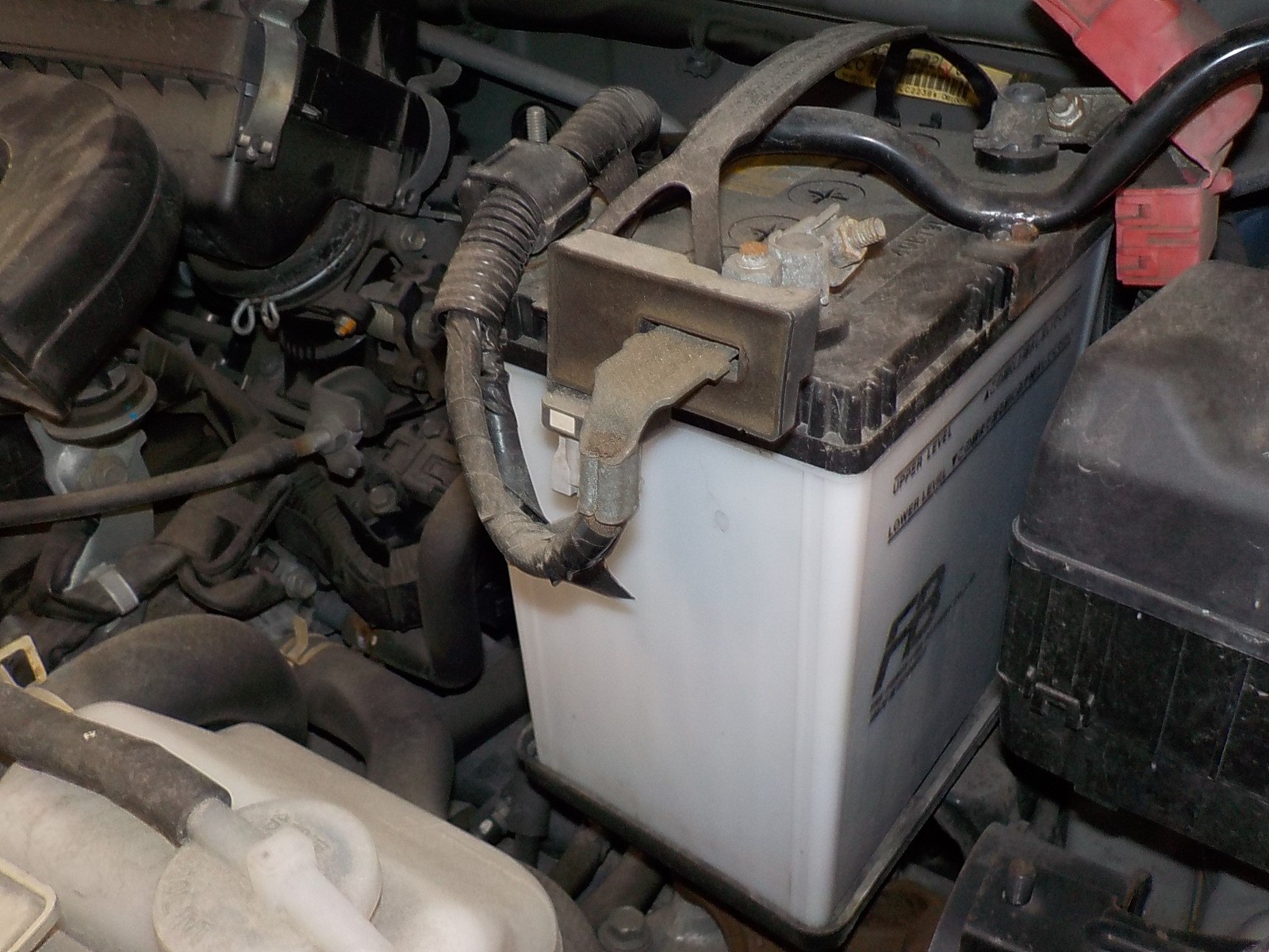 ダイハツ ムーヴ バッテリー交換 ダイハツ ムーヴ メンテナンス商品 パーツ取付 各種用品取付 サービス事例 タイヤ館 葉山 タイヤからはじまる トータルカーメンテナンス タイヤ館グループ