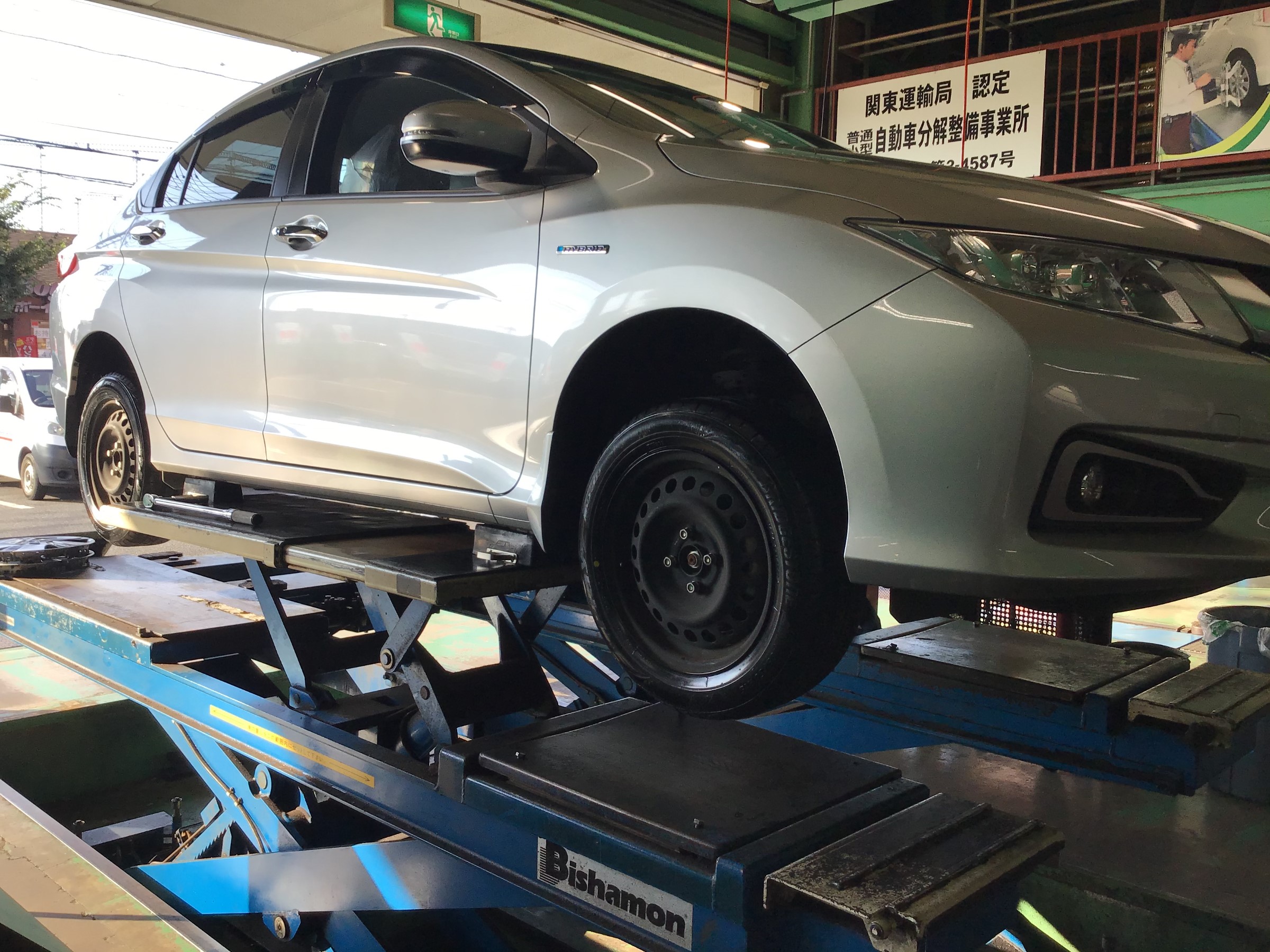 Gm系ホンダ グレイスのタイヤ交換 ホンダ グレイス タイヤ タイヤ ホイール関連 タイヤ ホイール交換 技術サービスブログ タイヤ館 鎌ヶ谷 千葉県のタイヤ カー用品ショップ タイヤからはじまる トータルカーメンテナンス タイヤ館グループ